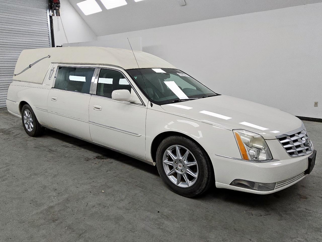 2011 Cadillac Professional Chassis White vin: 1GE7K9C65BU600027
