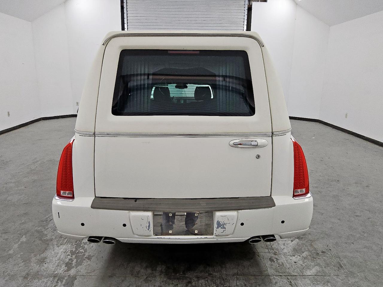 2011 Cadillac Professional Chassis White vin: 1GE7K9C65BU600027