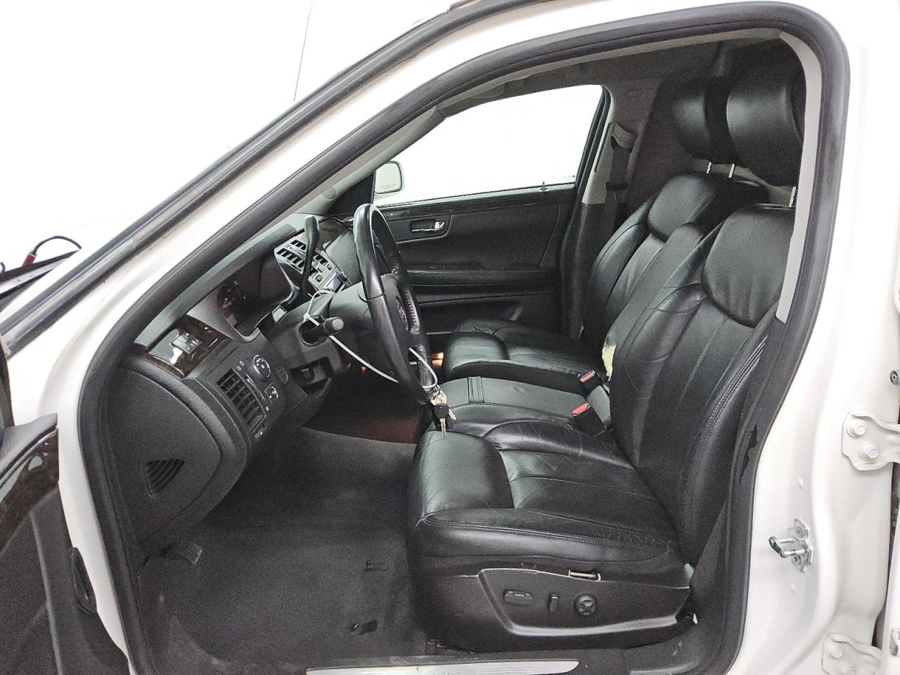 2011 Cadillac Professional Chassis White vin: 1GE7K9C65BU600027 Damage: Seat Center Front, Torn, > 12 Inches