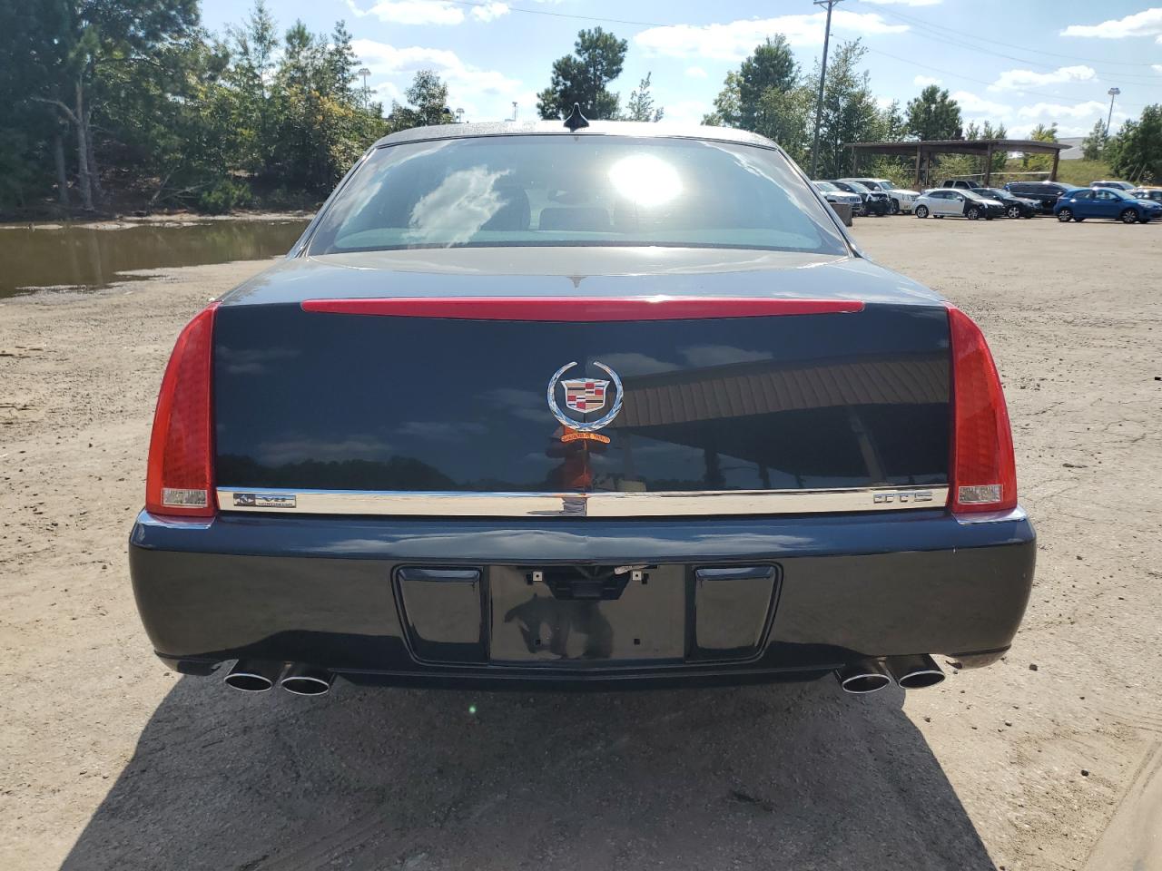 2011 Cadillac Professional Chassis Black vin: 1GE7K9C66BU600117 Damage: Rear Bumper, Heavy Scratch, 1 to 2 inches