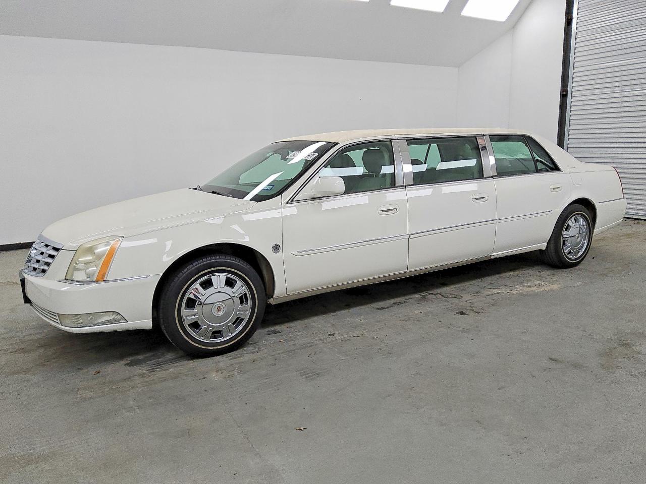 2011 Cadillac Professional Chassis Белый vin: 1GE8K9C69BU550379