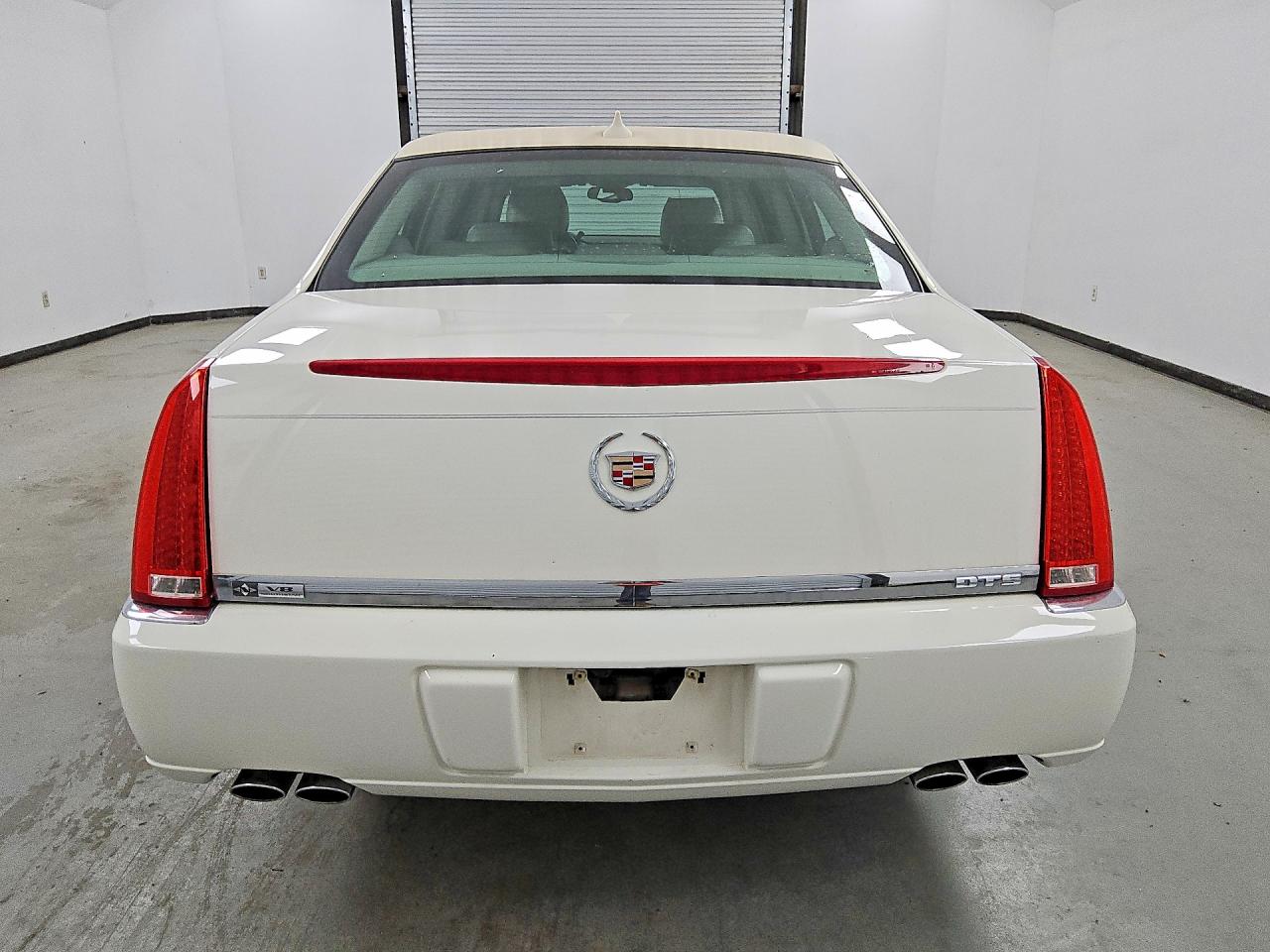 2011 Cadillac Professional Chassis White vin: 1GE8K9C69BU550379