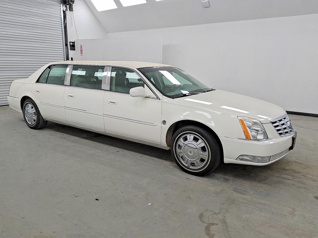 2011 Cadillac Professional Chassis White vin: 1GE8K9C69BU550379