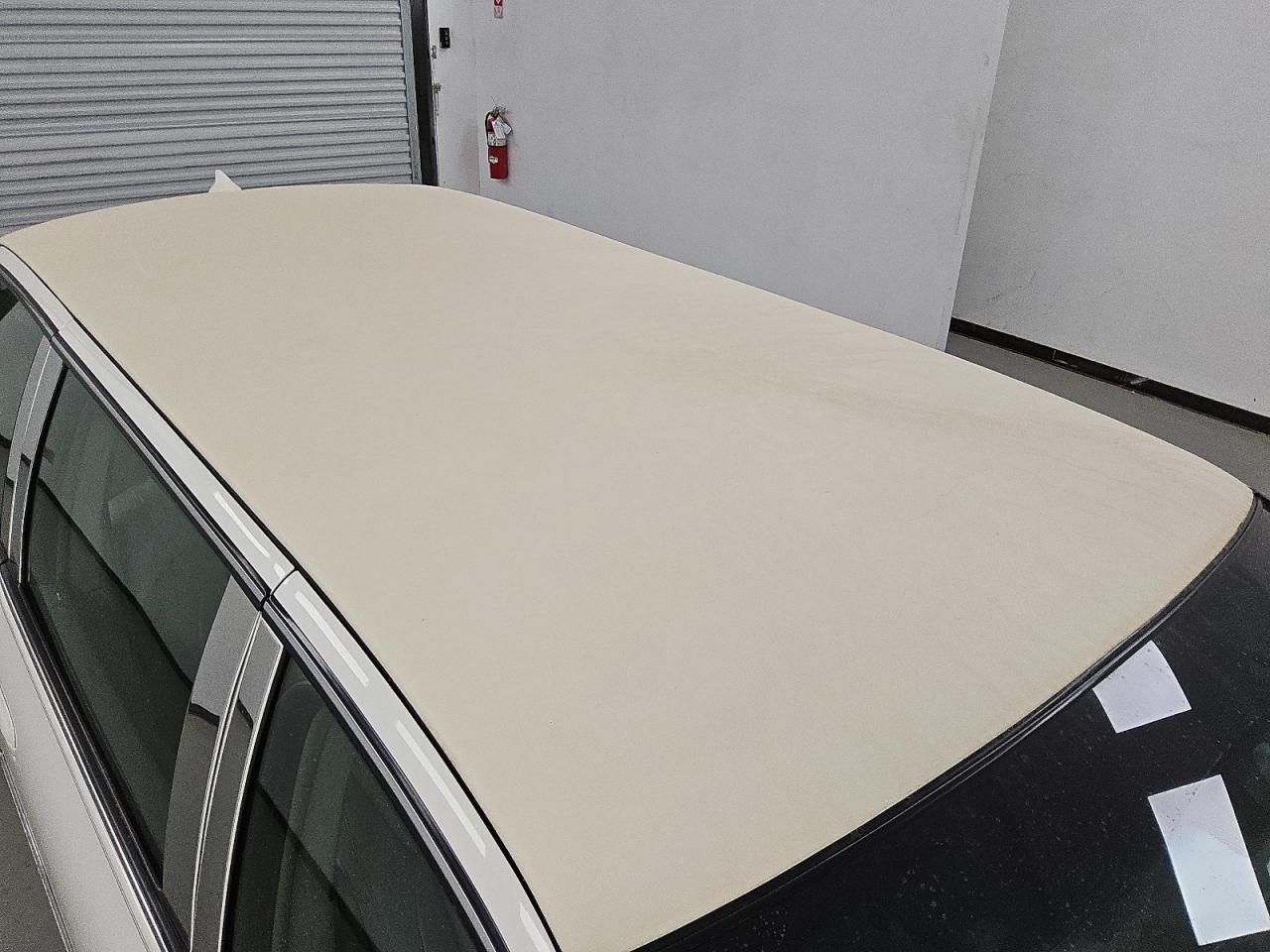 2011 Cadillac Professional Chassis White vin: 1GE8K9C69BU550379 Damage: Roof, Aftermarket, Acceptable