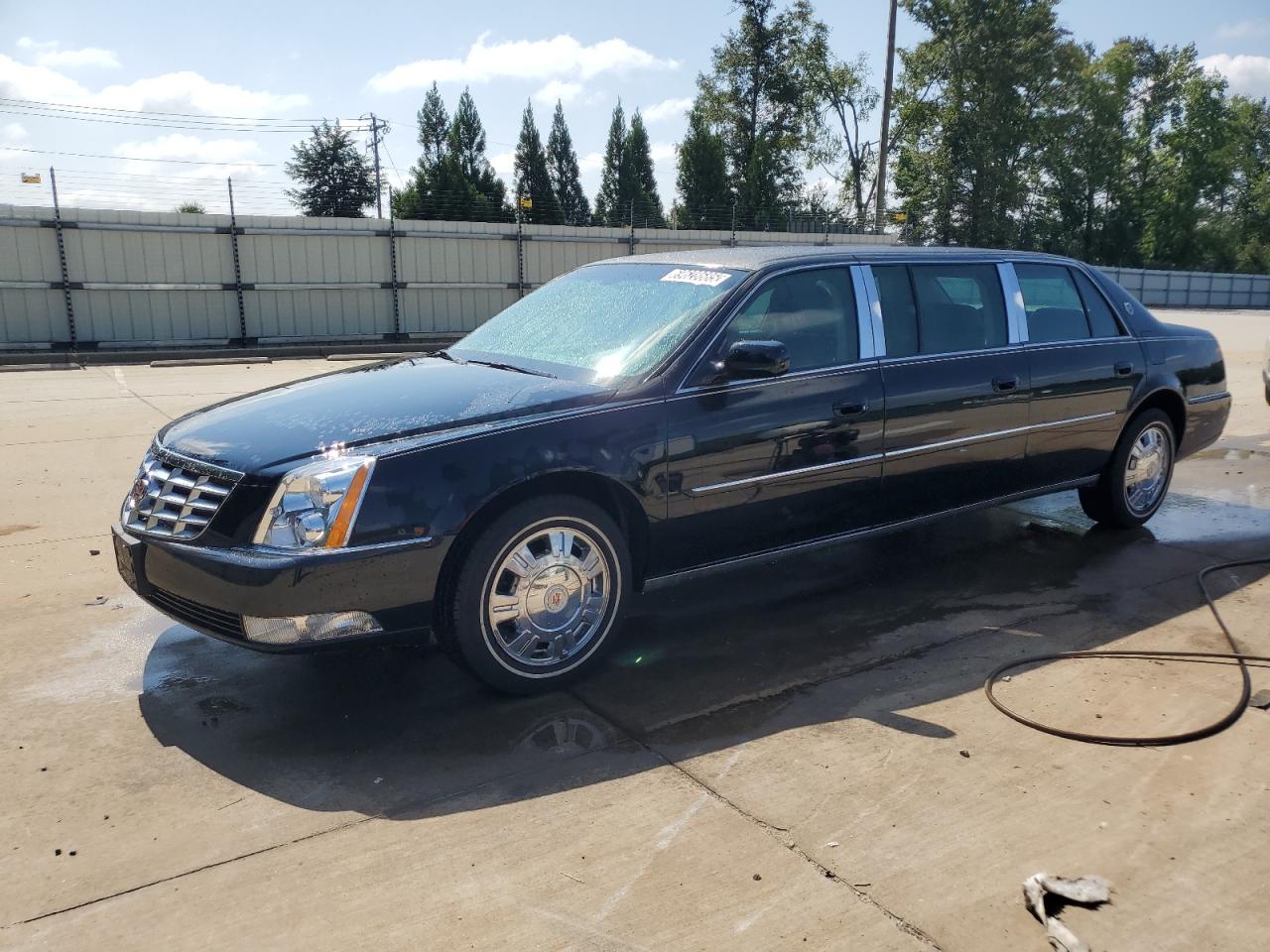 2011 Cadillac Professional Chassis Black vin: 1GE9K9C62BU550406 Damage: Left Front Fender, Dent(s) W/No Paint Dmg, < 1/8 inch