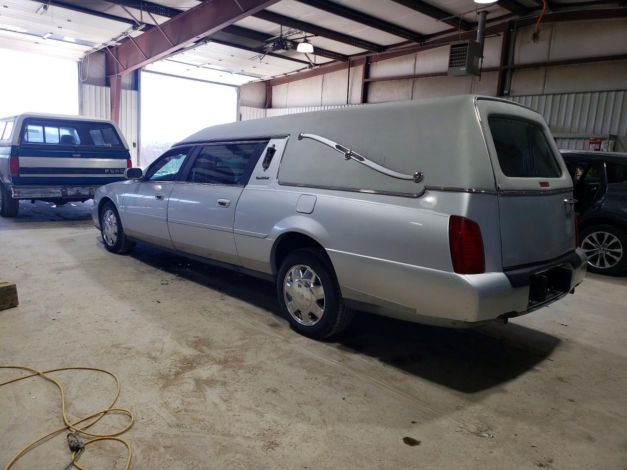 2003 Cadillac Commercial Chassis Silver vin: 1GEEH00Y83U500688