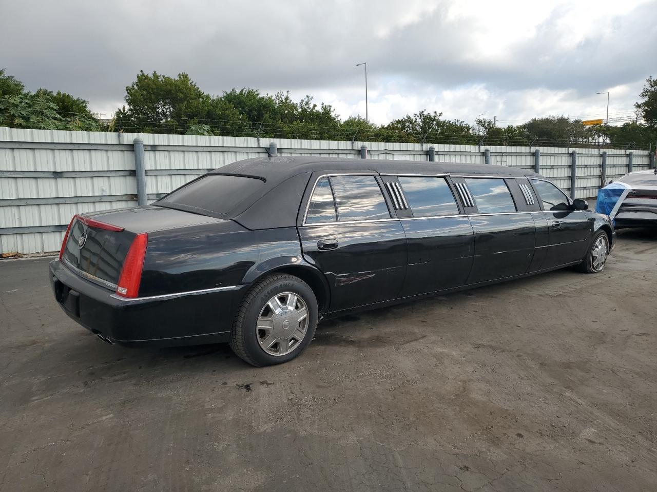 2006 Cadillac Professional Chassis Black vin: 1GEEH96Y26U550387