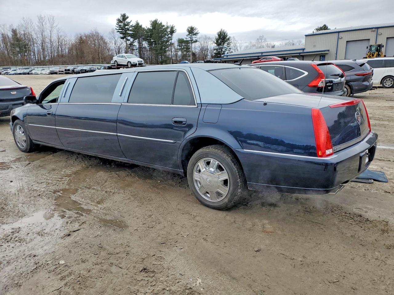2007 Cadillac Professional Chassis Two Tone vin: 1GEEH96Y97U550324