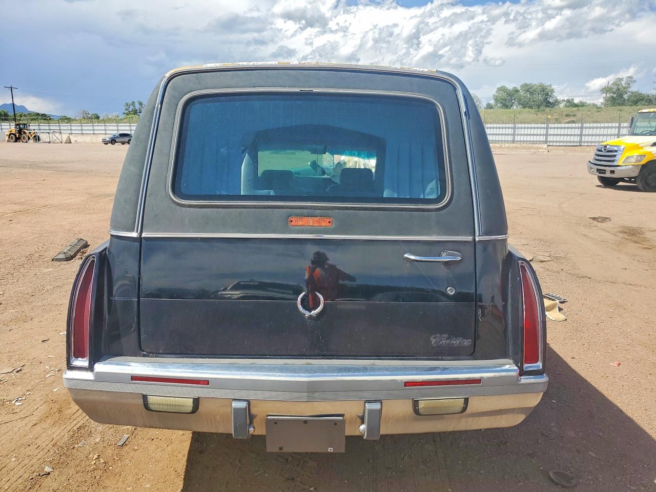 1996 Cadillac Commercial Chassis Black vin: 1GEFH90P0TR705716