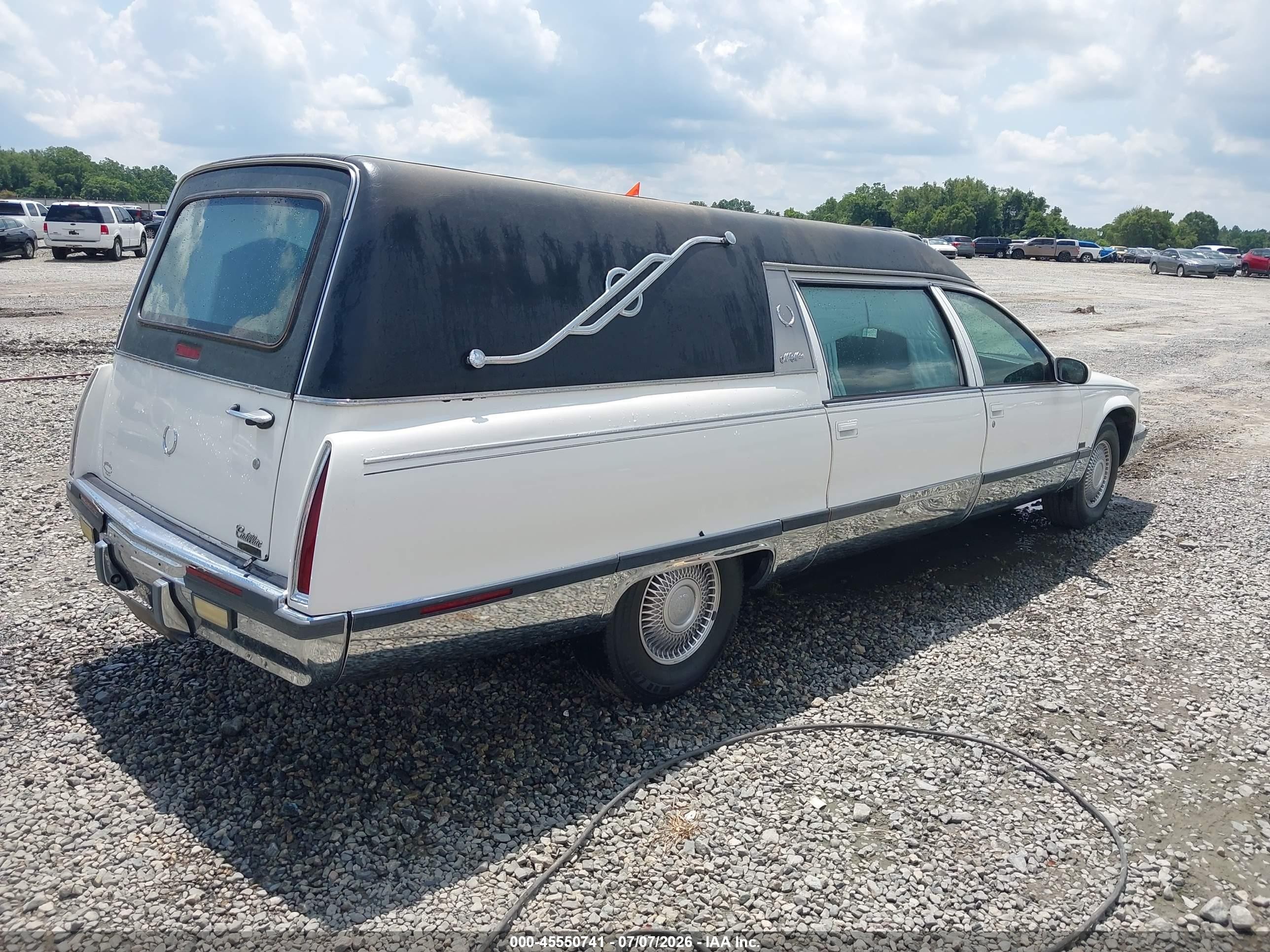 1995 Cadillac Commercial Chassis   White vin: 1GEFH90P8SR708278