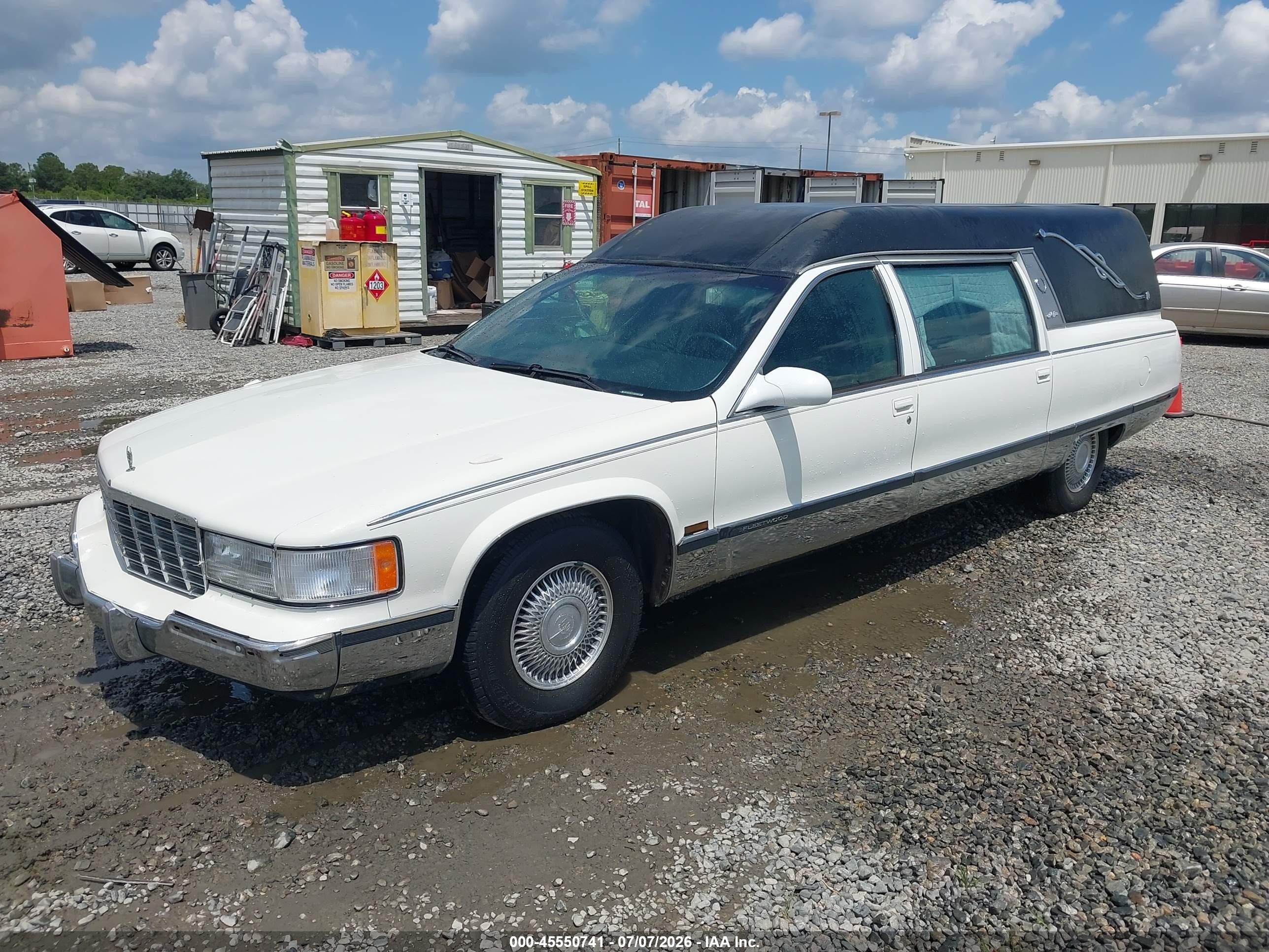 1995 Cadillac Commercial Chassis   White vin: 1GEFH90P8SR708278