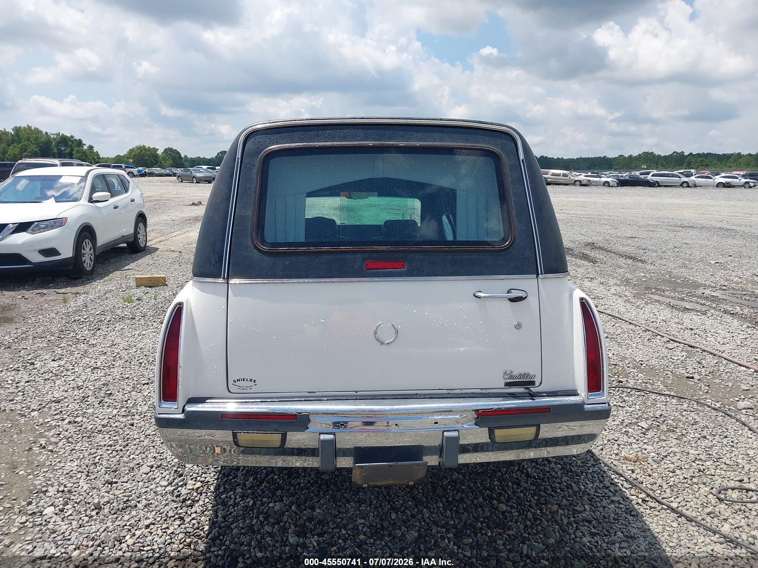 1995 Cadillac Commercial Chassis   White vin: 1GEFH90P8SR708278