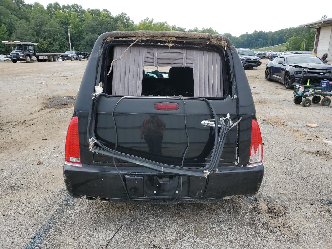 2010 Cadillac Professional Chassis  Black vin: 1GEUK0CY5AU500041