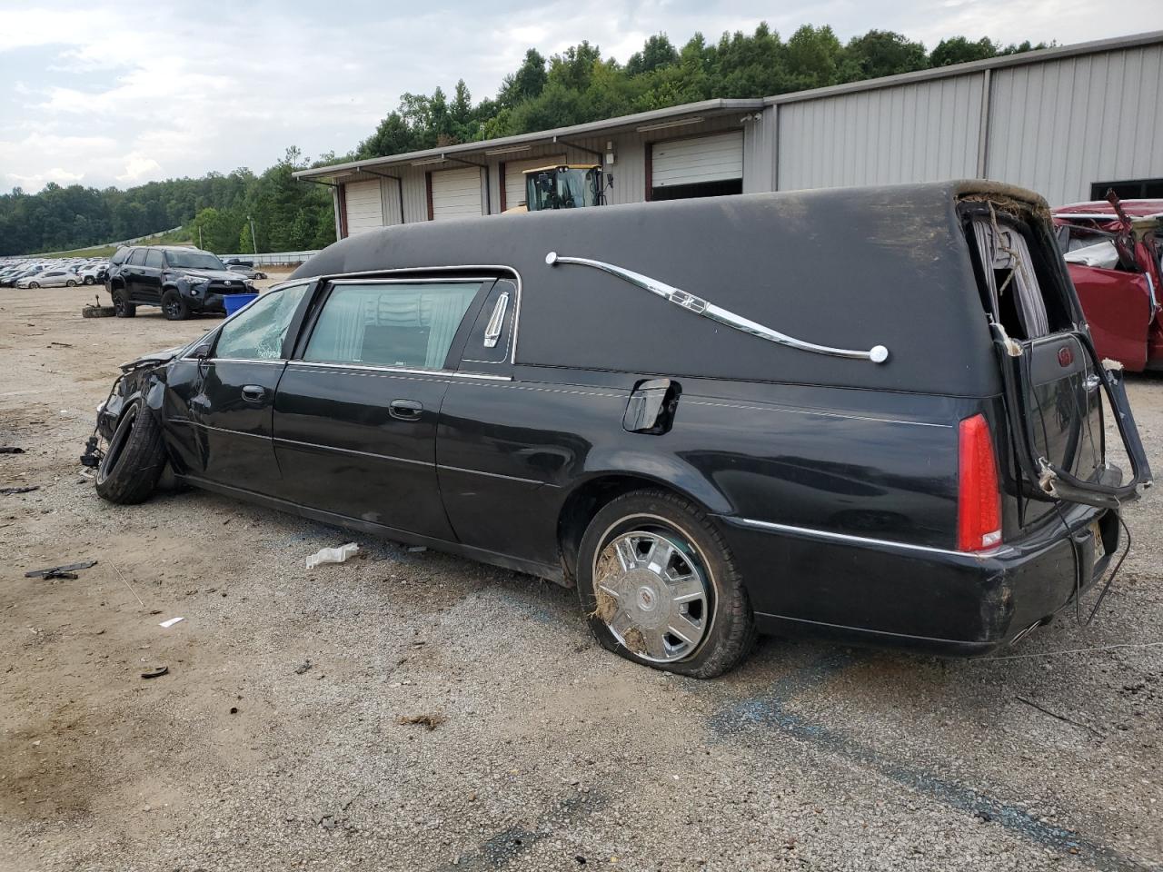 2010 Cadillac Professional Chassis  Black vin: 1GEUK0CY5AU500041