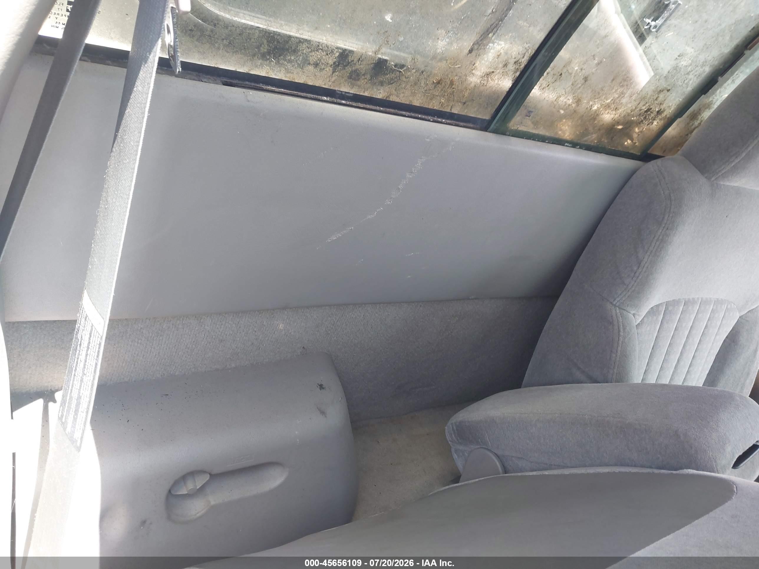 1998 Isuzu Hombre S Золотой vin: 1GGCS1442W8651665
