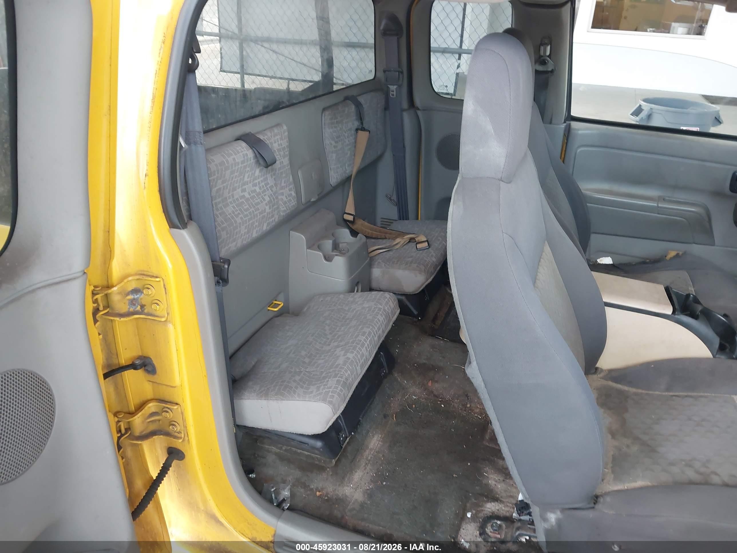 2006 Isuzu I-280 S Yellow vin: 1GGCS198768701679