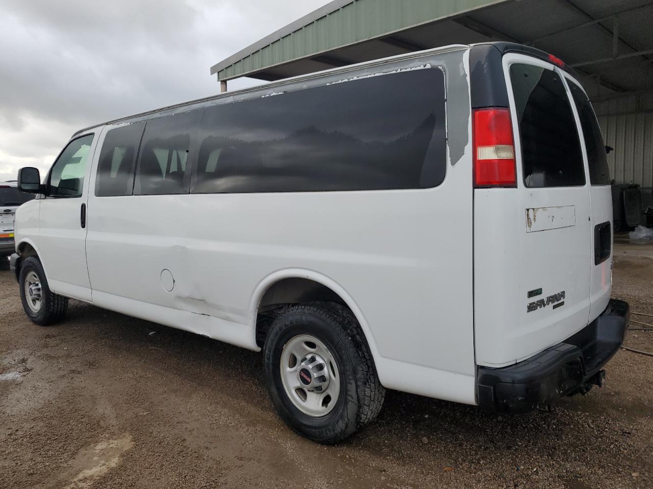 2010 Gmc Savana G3500 Ls White vin: 1GJ2GZDG5A1180158 Damage: Left Side Panel, Dent(S) W/ Paint Dmg, > 12 Inches