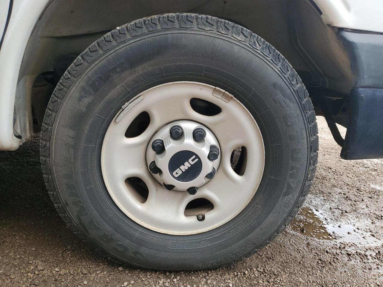 2010 Gmc Savana G3500 Ls White vin: 1GJ2GZDG5A1180158 Damage: Left Front Tire, Worn, Replacement Required