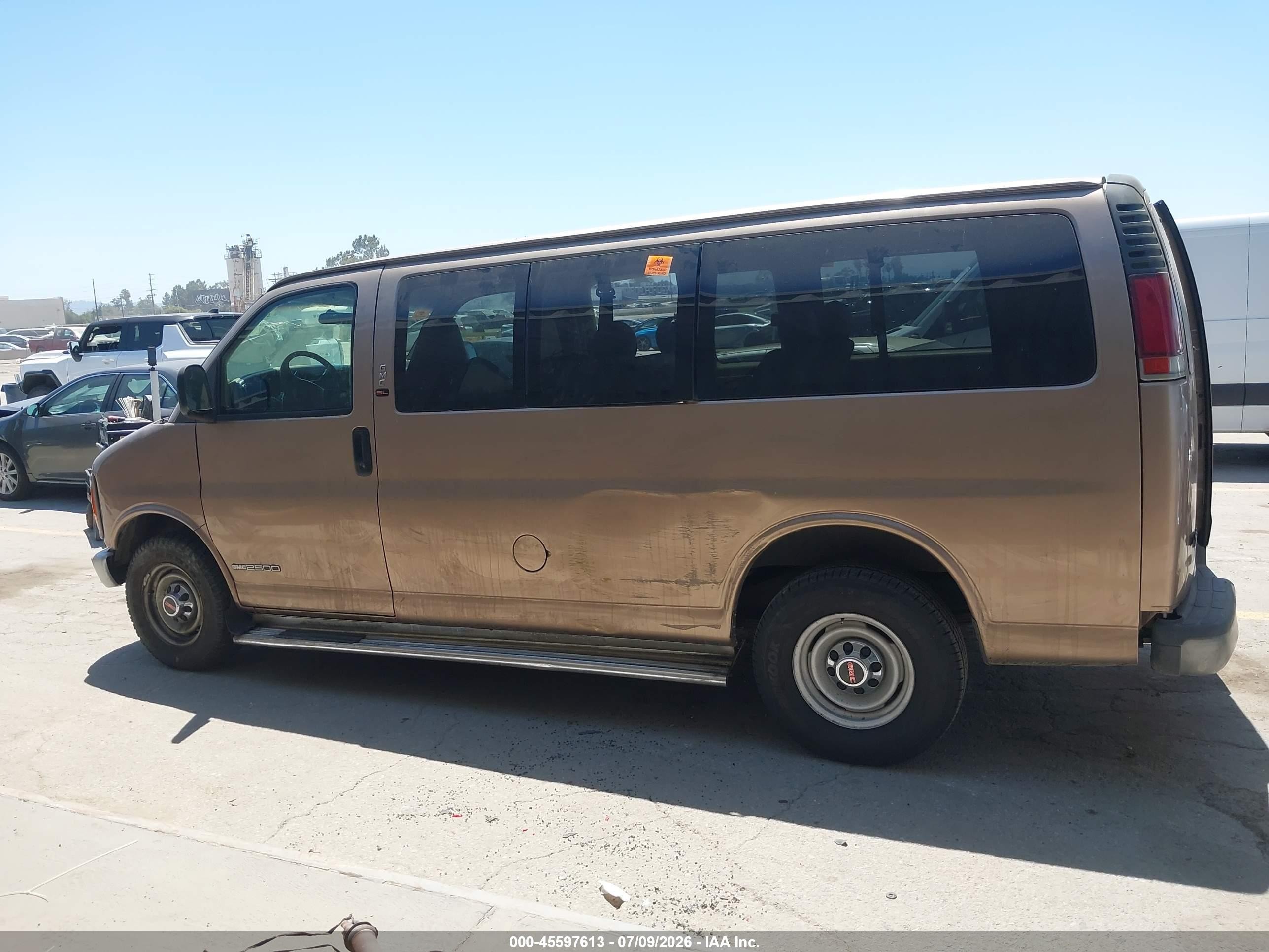 2001 Gmc Savana Standard Brown vin: 1GJGG25R511117817