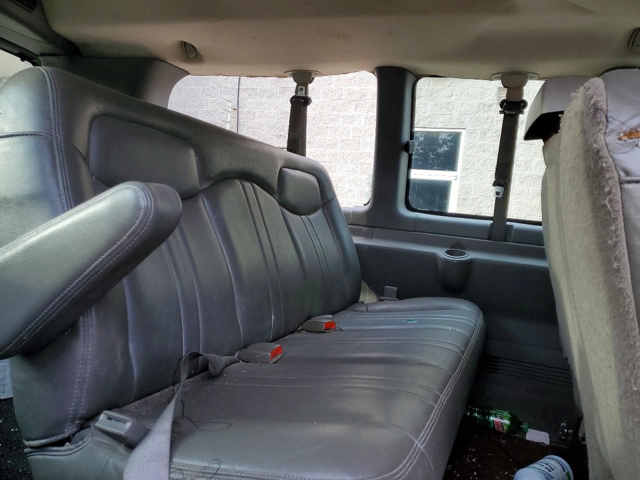 2005 Gmc Savana G2500 White vin: 1GJGG25U851219042