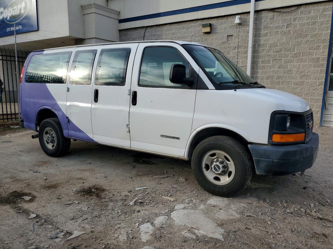 2005 Gmc Savana G2500 White vin: 1GJGG25U851219042