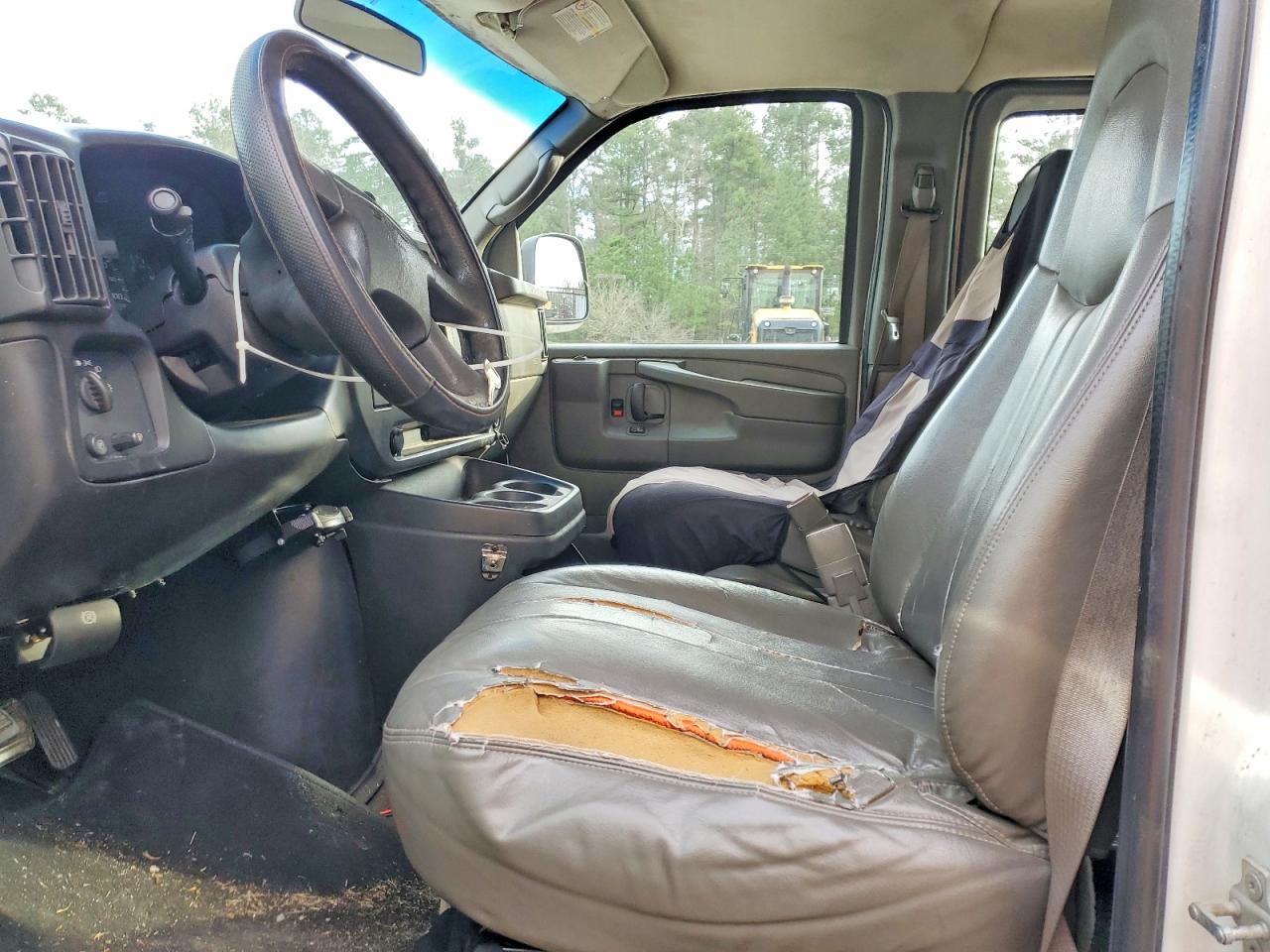 2005 Gmc Savana G2500 White vin: 1GJGG25U851219042