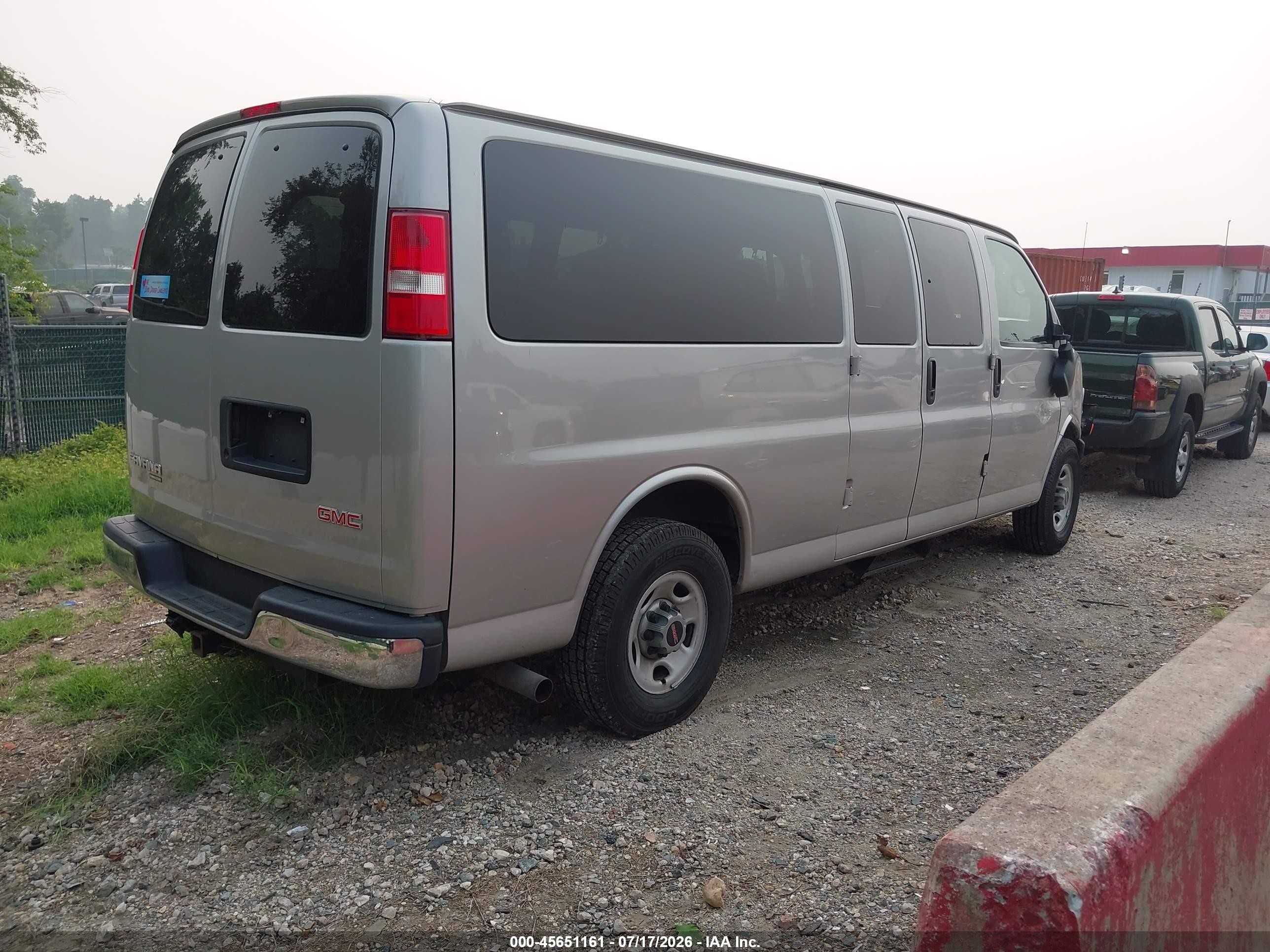 2008 Gmc Savana Passenger Ls Silver vin: 1GJHG39K581215070
