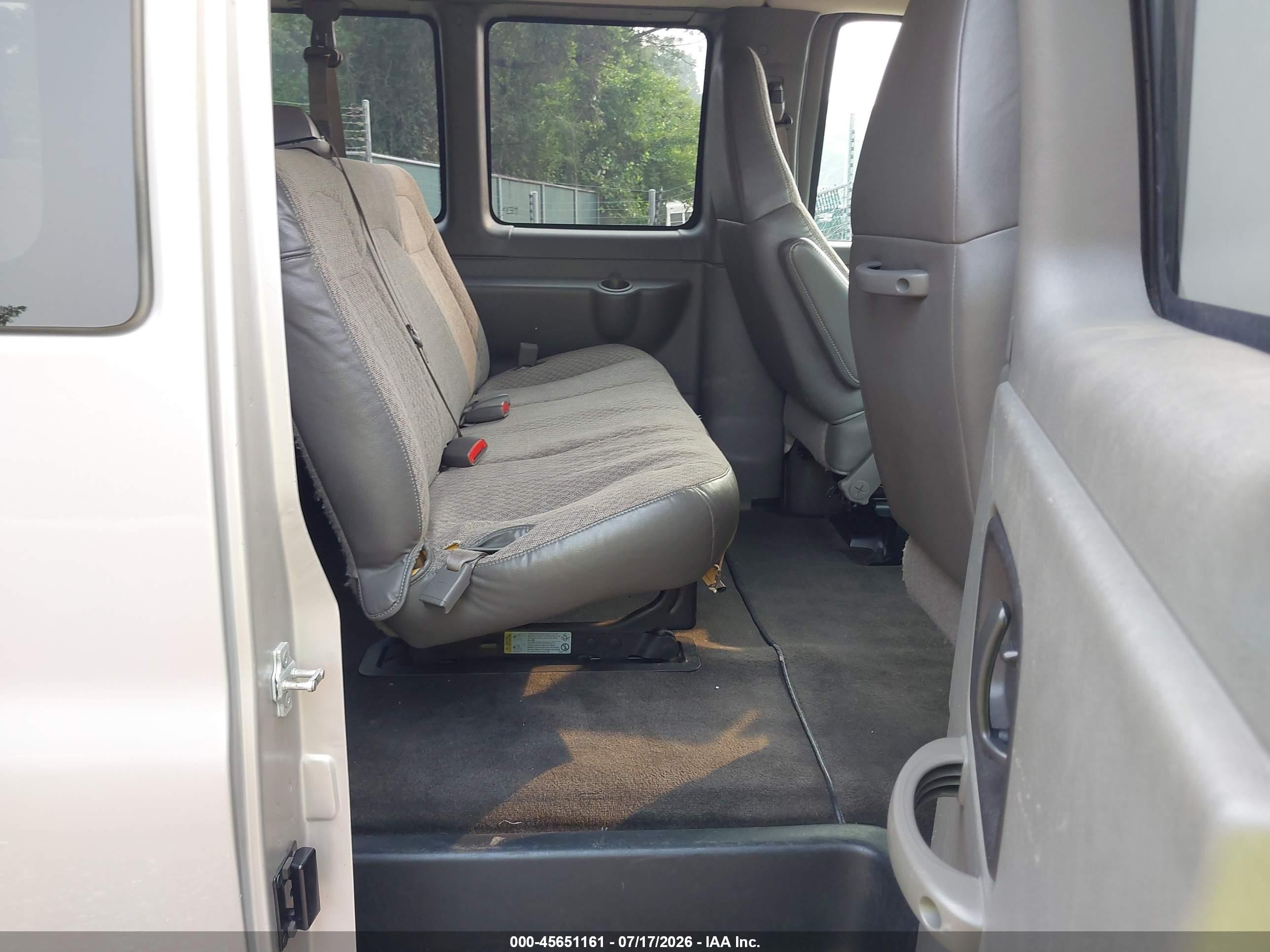2008 Gmc Savana Passenger Ls Silver vin: 1GJHG39K581215070