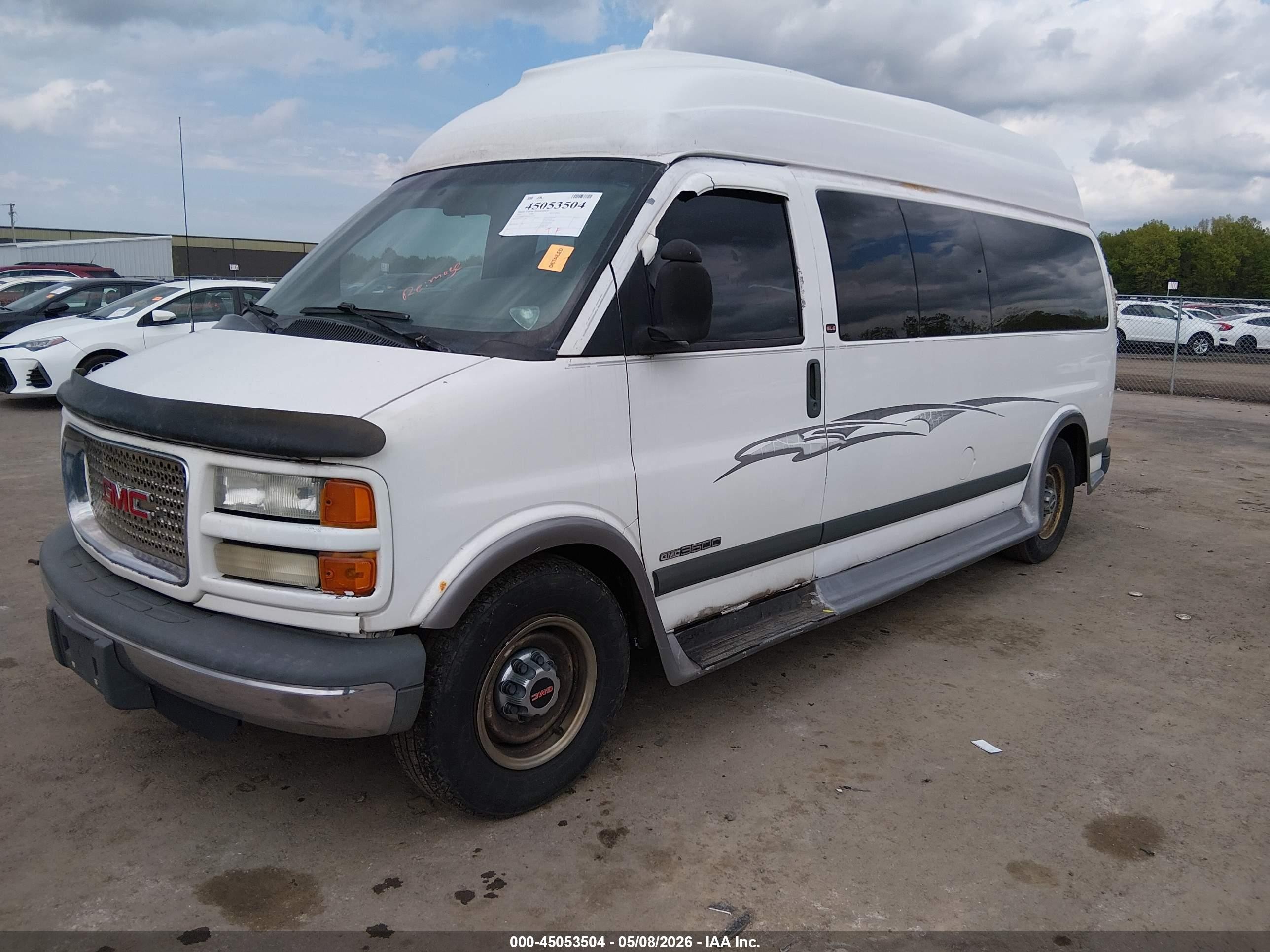 2002 Gmc Savana Standard White vin: 1GJHG39RX21213755