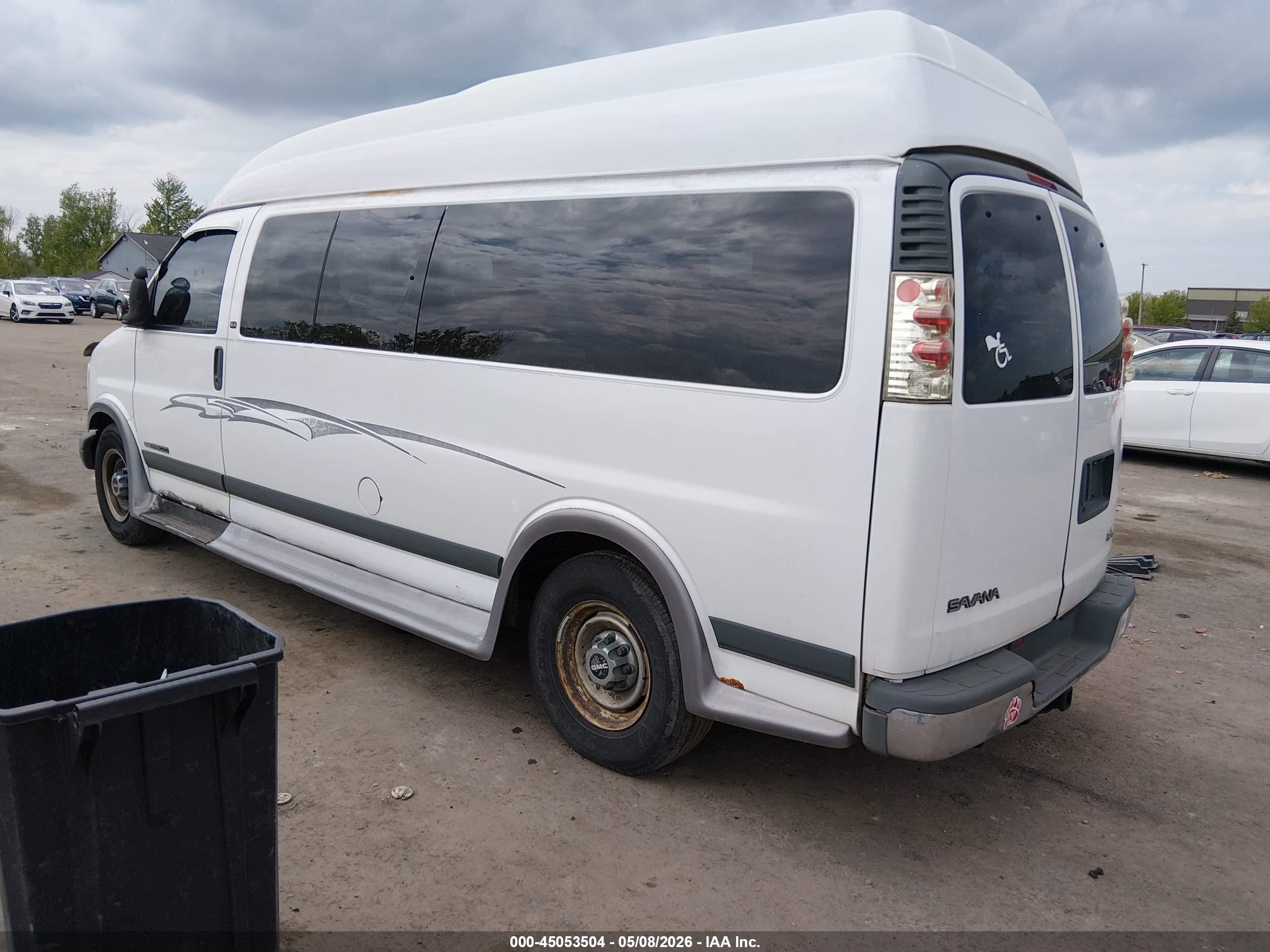 2002 Gmc Savana Standard White vin: 1GJHG39RX21213755