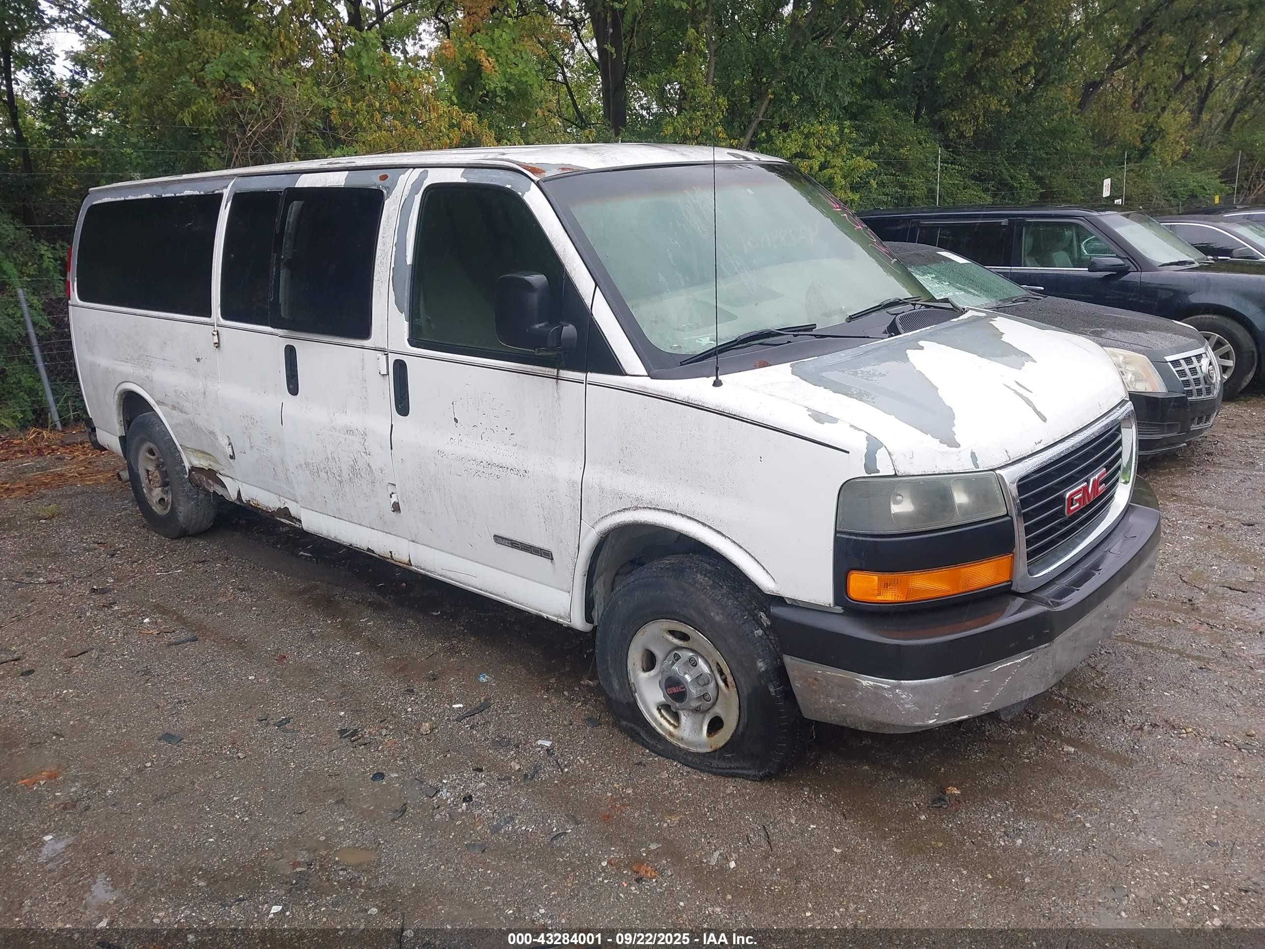 2003 Gmc Savana Standard White vin: 1GJHG39U031204178