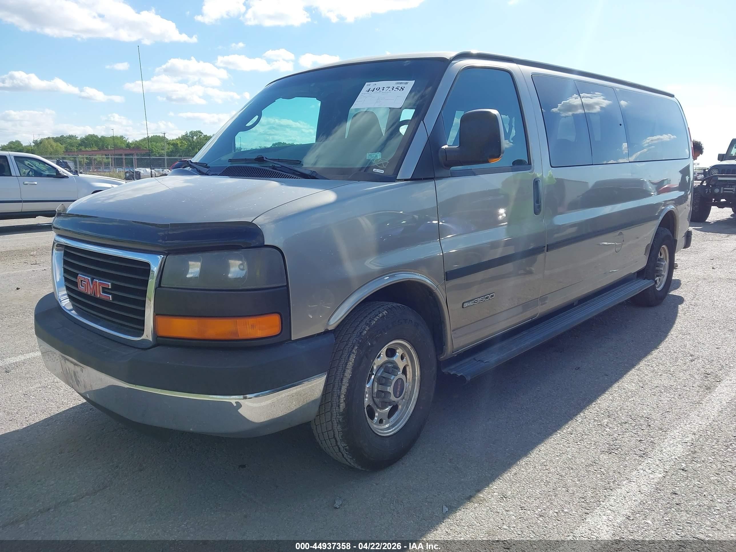 2004 Gmc Savana Standard Tan vin: 1GJHG39U641206468