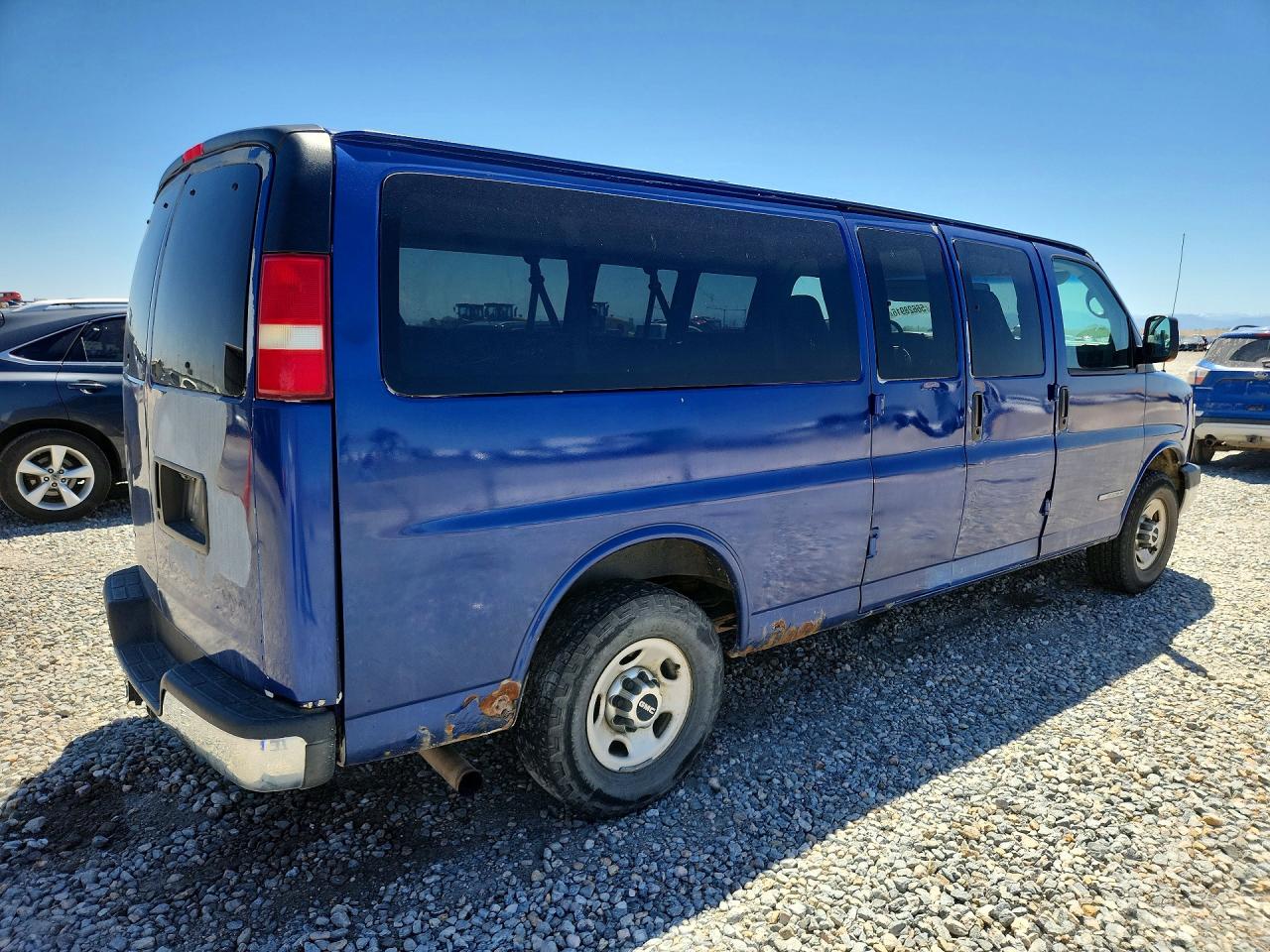 2005 Gmc Savana G3500 Blue vin: 1GJHG39U651225863