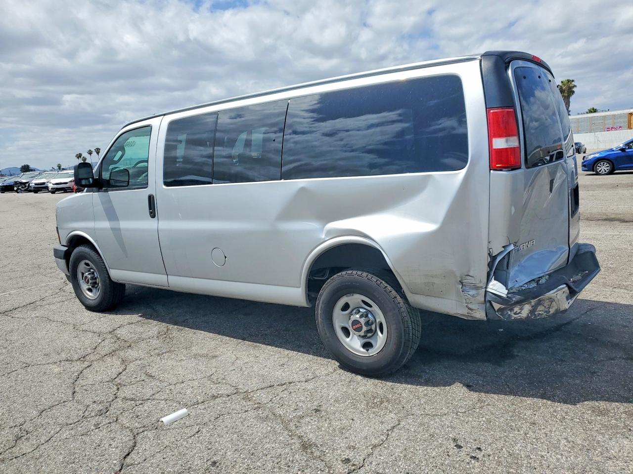 2017 Gmc Savana G2500 Lt Серебряный vin: 1GJW7FFF2H1312758