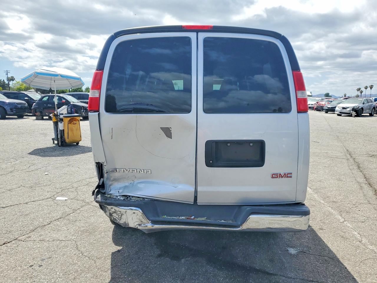 2017 Gmc Savana G2500 Lt Серебряный vin: 1GJW7FFF2H1312758