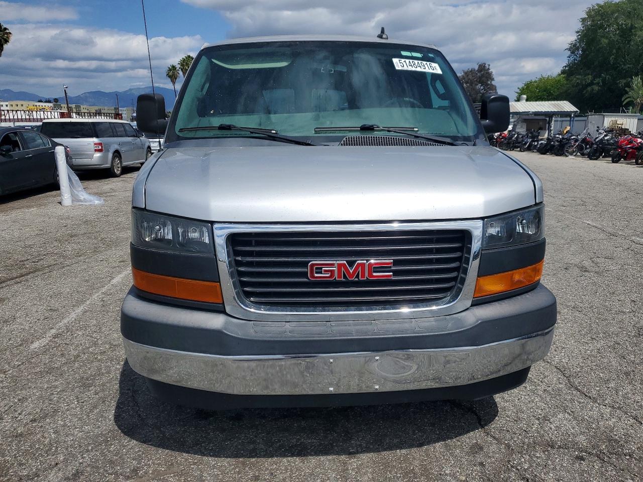 2017 Gmc Savana G2500 Lt Серебряный vin: 1GJW7FFF2H1312758