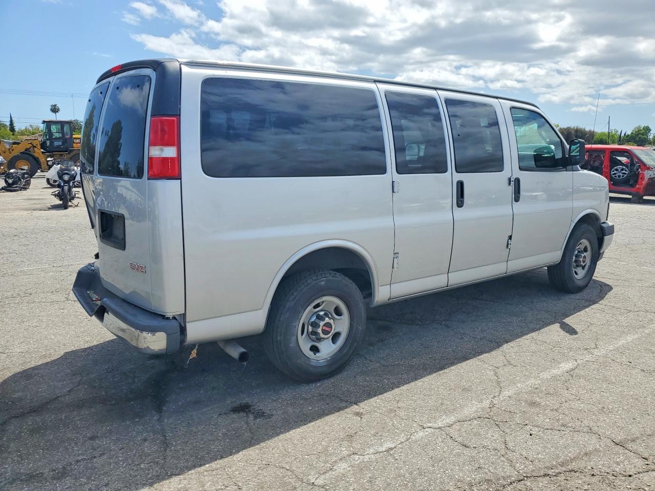 2017 Gmc Savana G2500 Lt Серебряный vin: 1GJW7FFF2H1312758