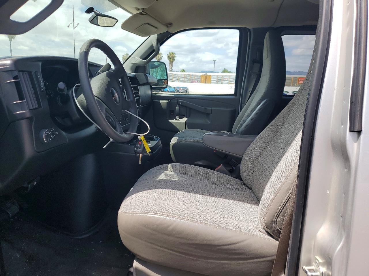 2017 Gmc Savana G2500 Lt Серебряный vin: 1GJW7FFF2H1312758