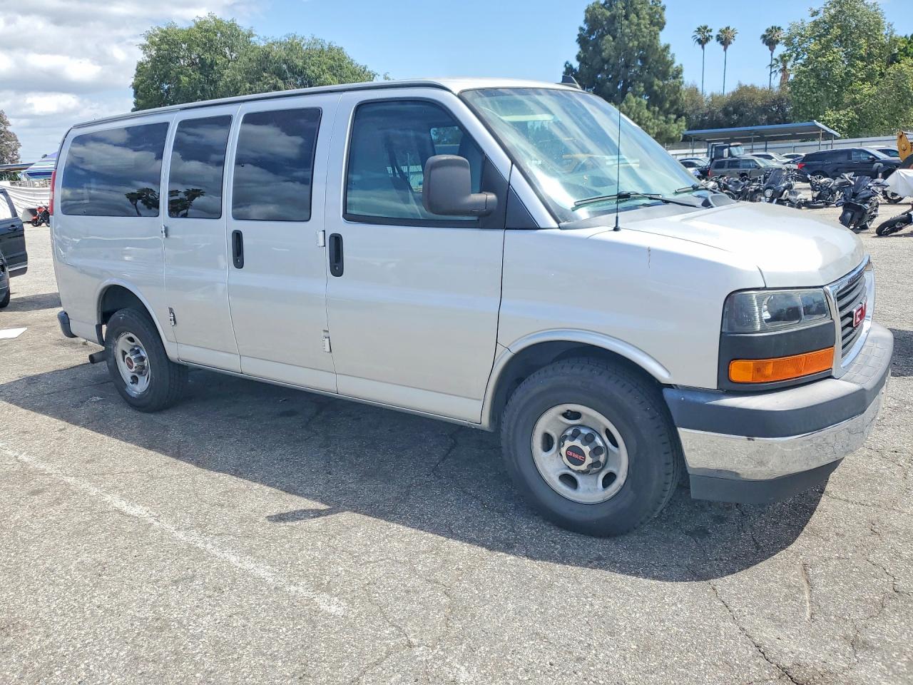 2017 Gmc Savana G2500 Lt Серебряный vin: 1GJW7FFF2H1312758