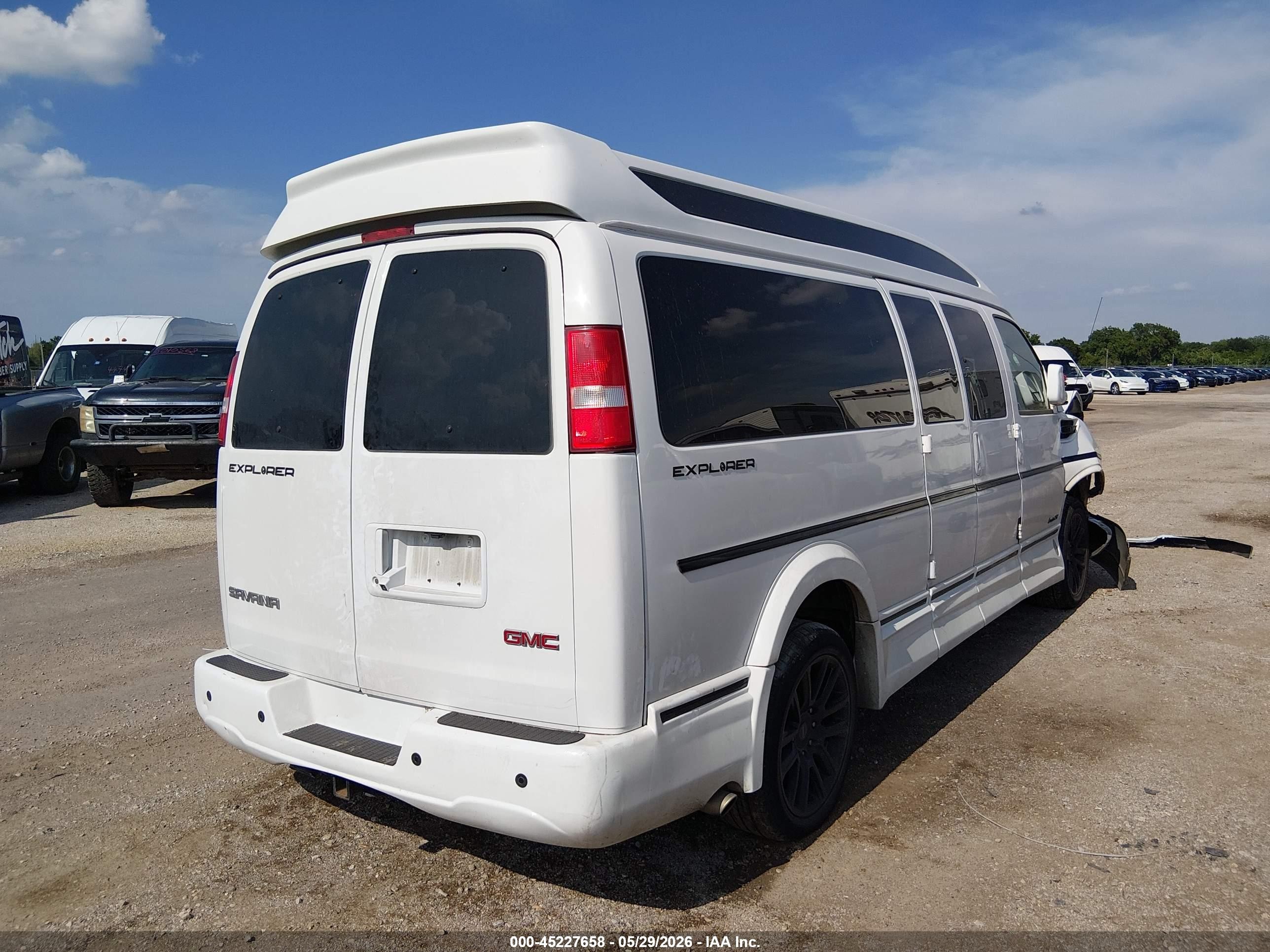 2021 Gmc Savana Cargo Rwd 3500 Extended Wheelbase Ls White vin: 1GJZ7NF78M1304710