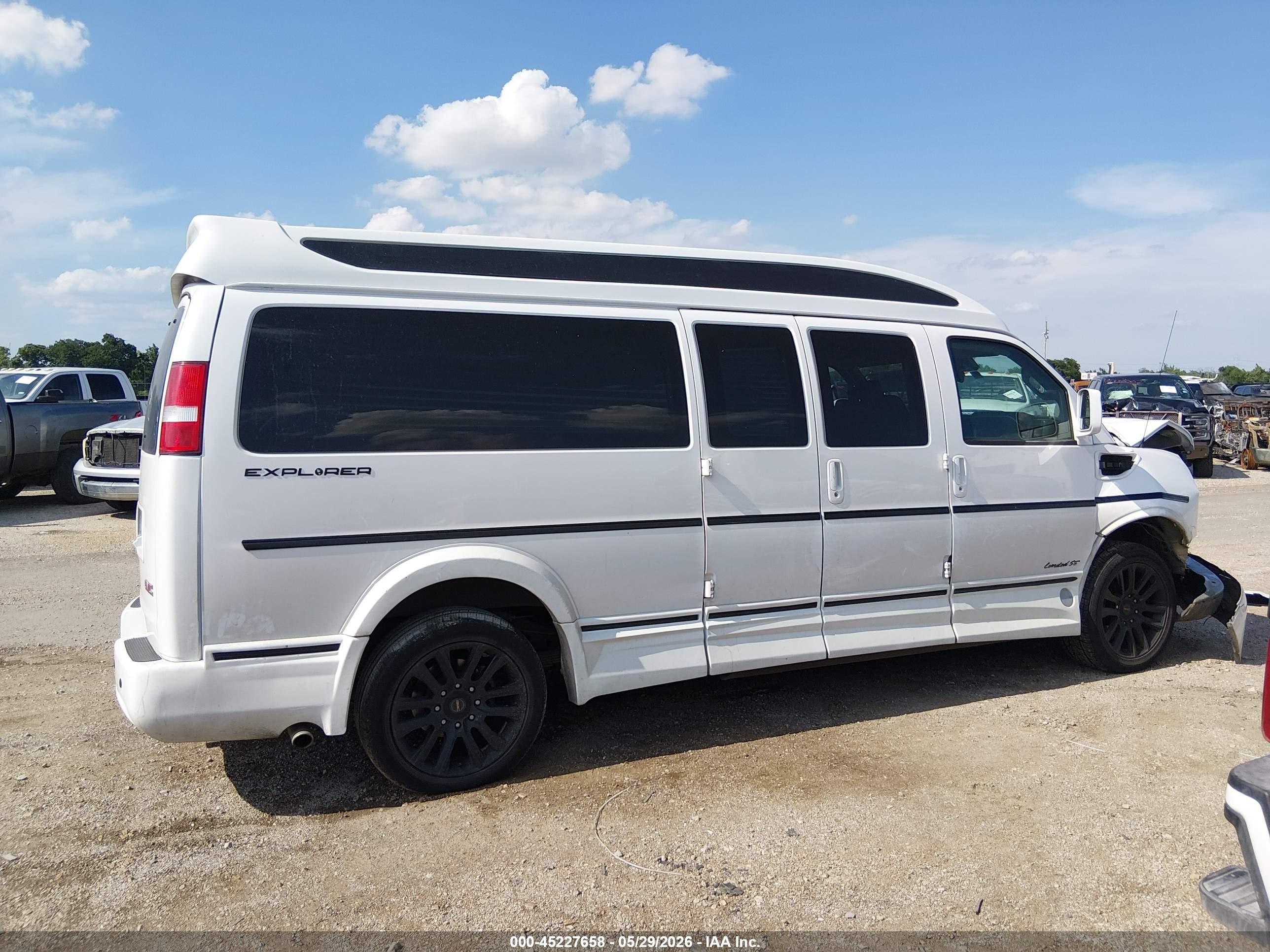 2021 Gmc Savana Cargo Rwd 3500 Extended Wheelbase Ls White vin: 1GJZ7NF78M1304710