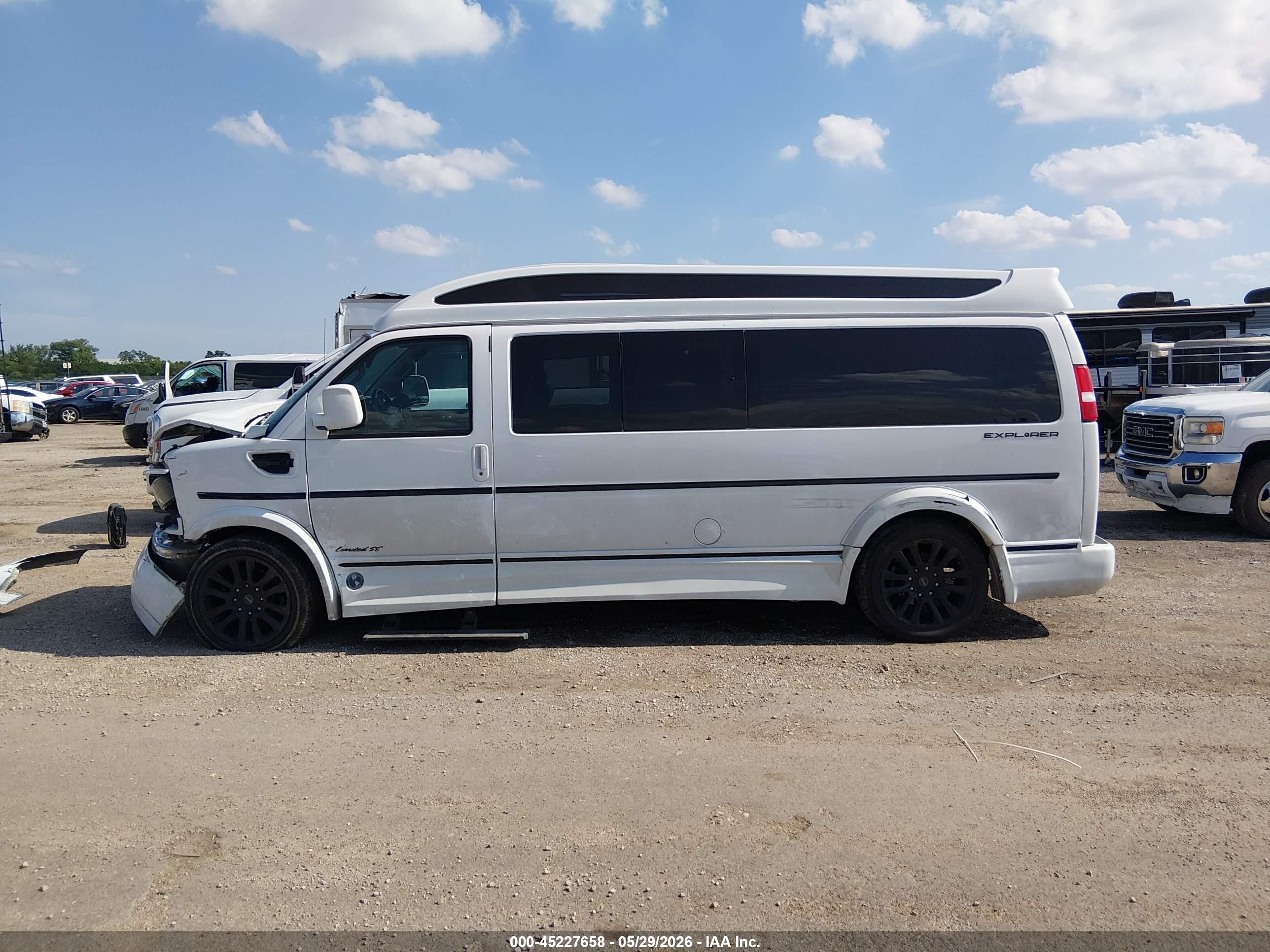 2021 Gmc Savana Cargo Rwd 3500 Extended Wheelbase Ls White vin: 1GJZ7NF78M1304710