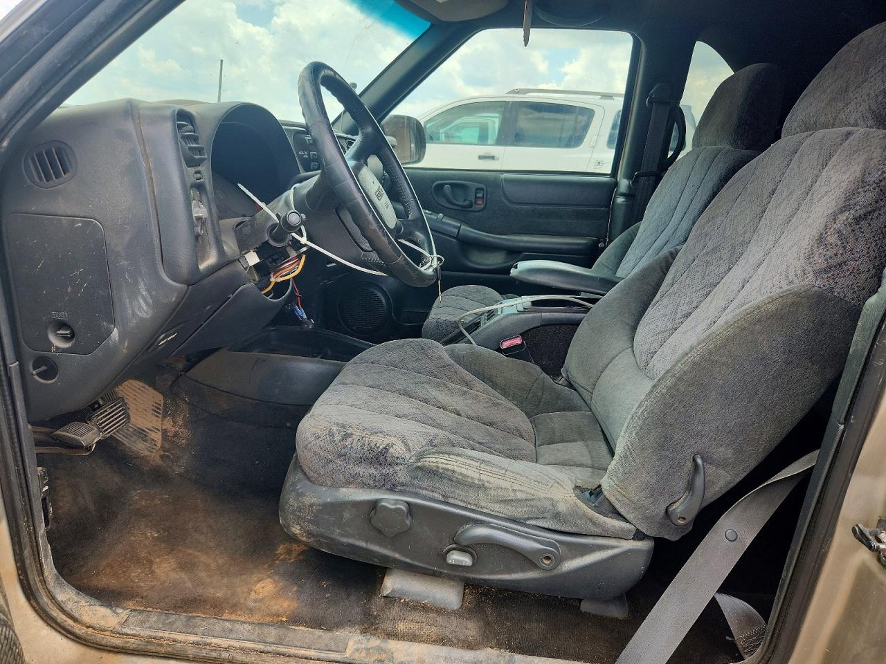 2000 Gmc Jimmy Gold vin: 1GKCT18W5YK232858