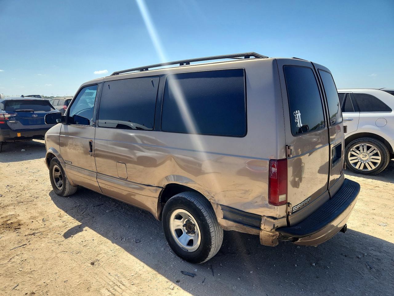 2001 Gmc Safari Xt Tan vin: 1GKDM19W61B514433