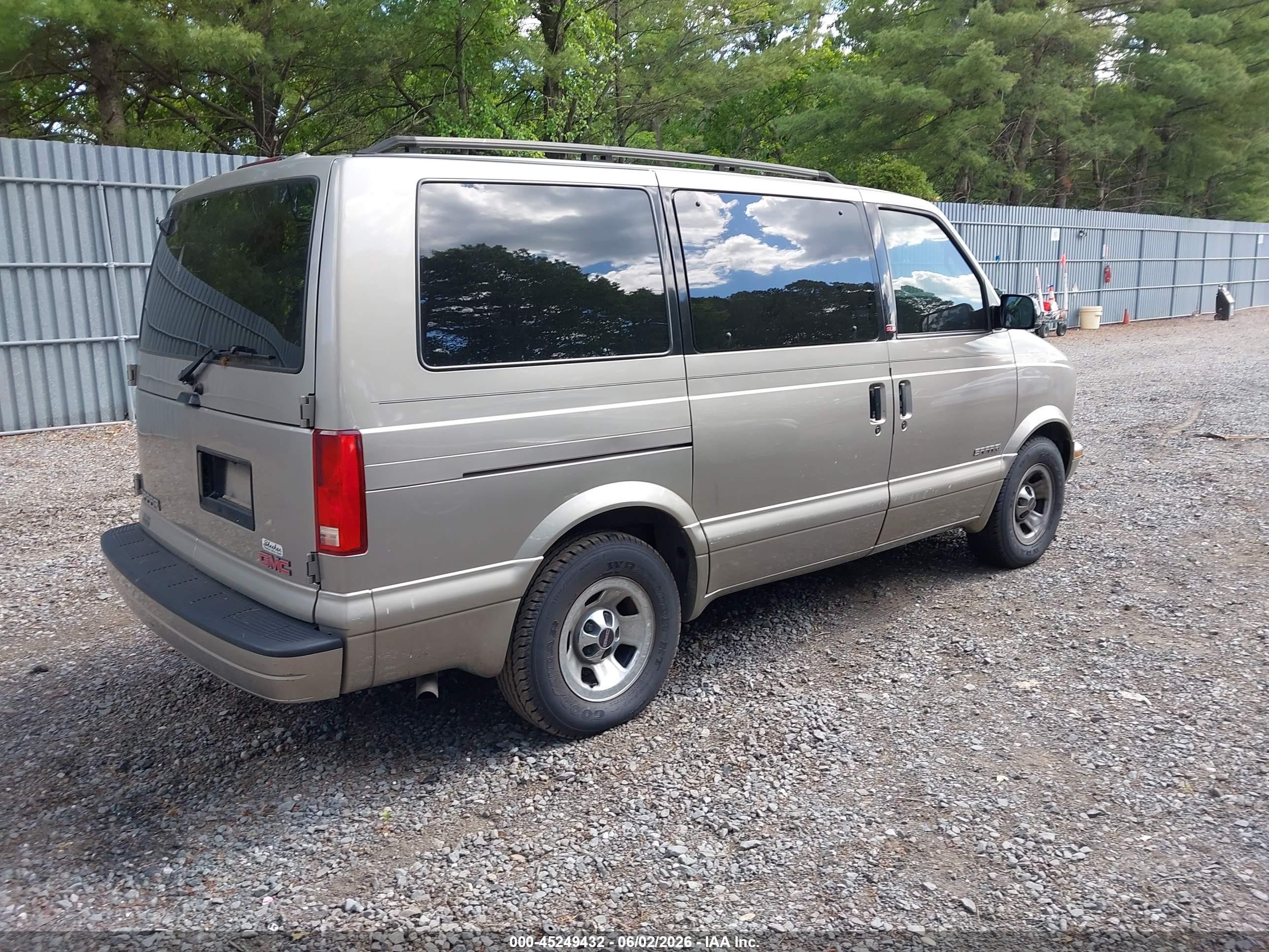 2001 Gmc Safari Sle Silver vin: 1GKDM19W81B519908