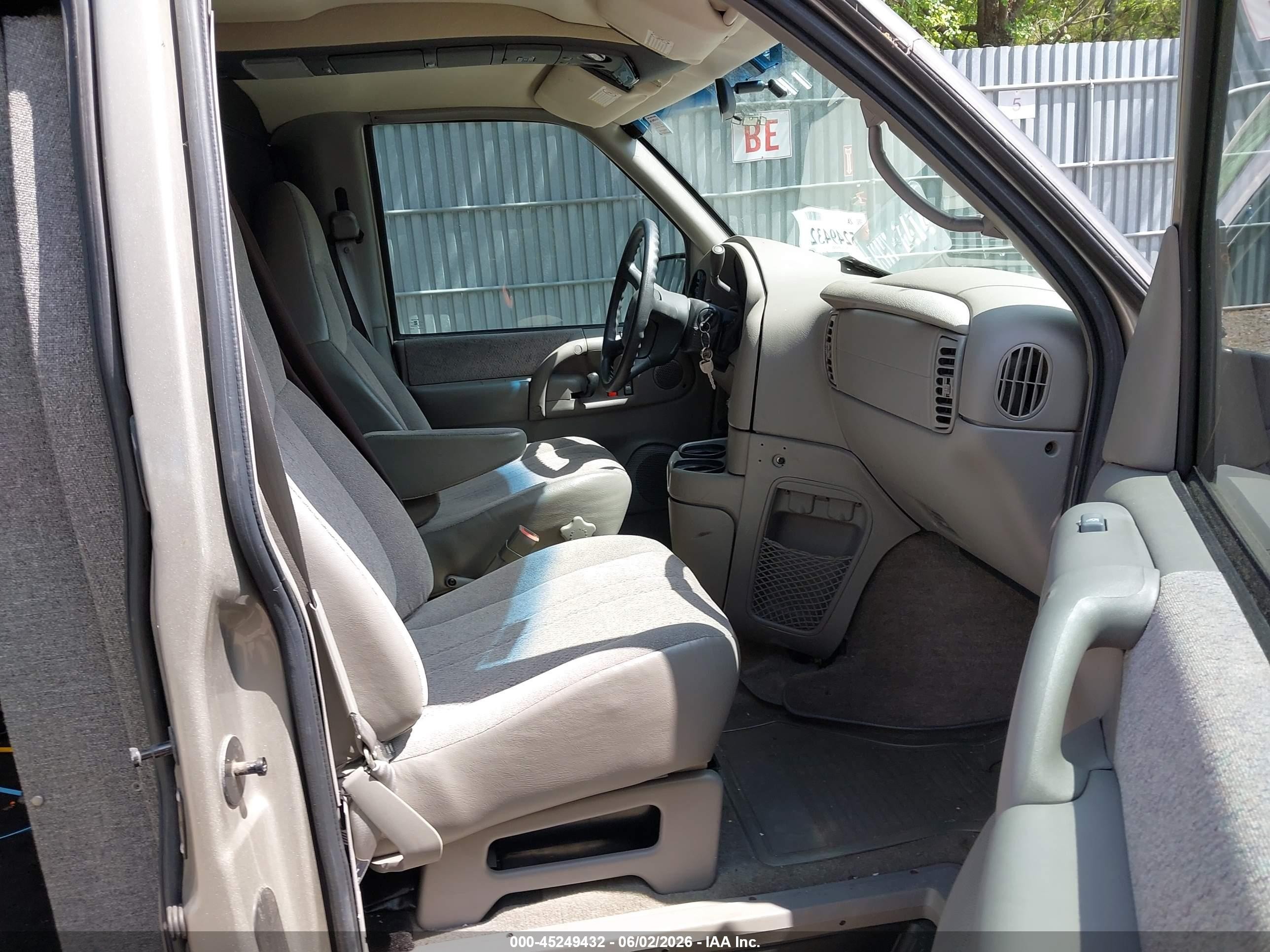 2001 Gmc Safari Sle Silver vin: 1GKDM19W81B519908