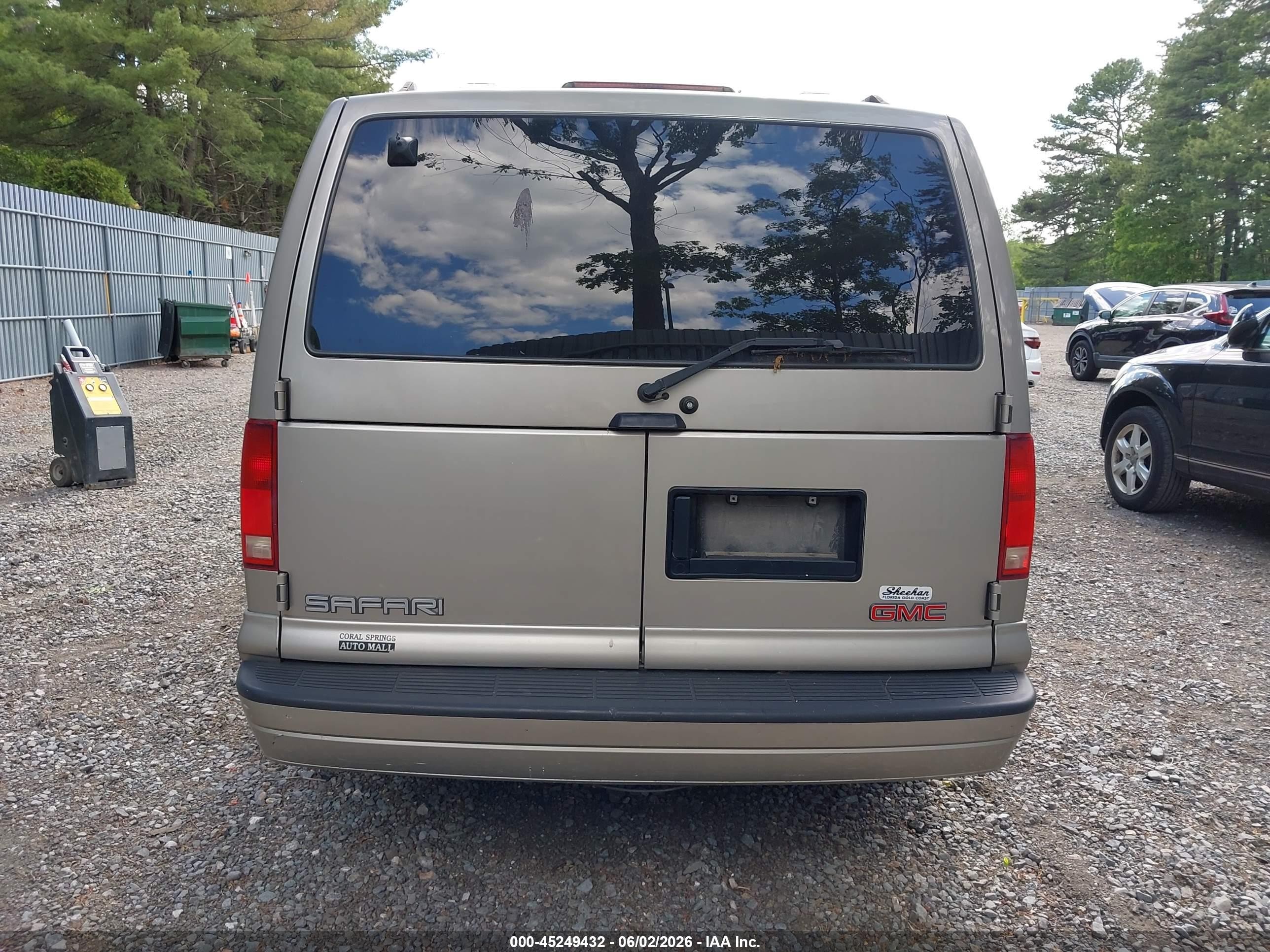 2001 Gmc Safari Sle Silver vin: 1GKDM19W81B519908