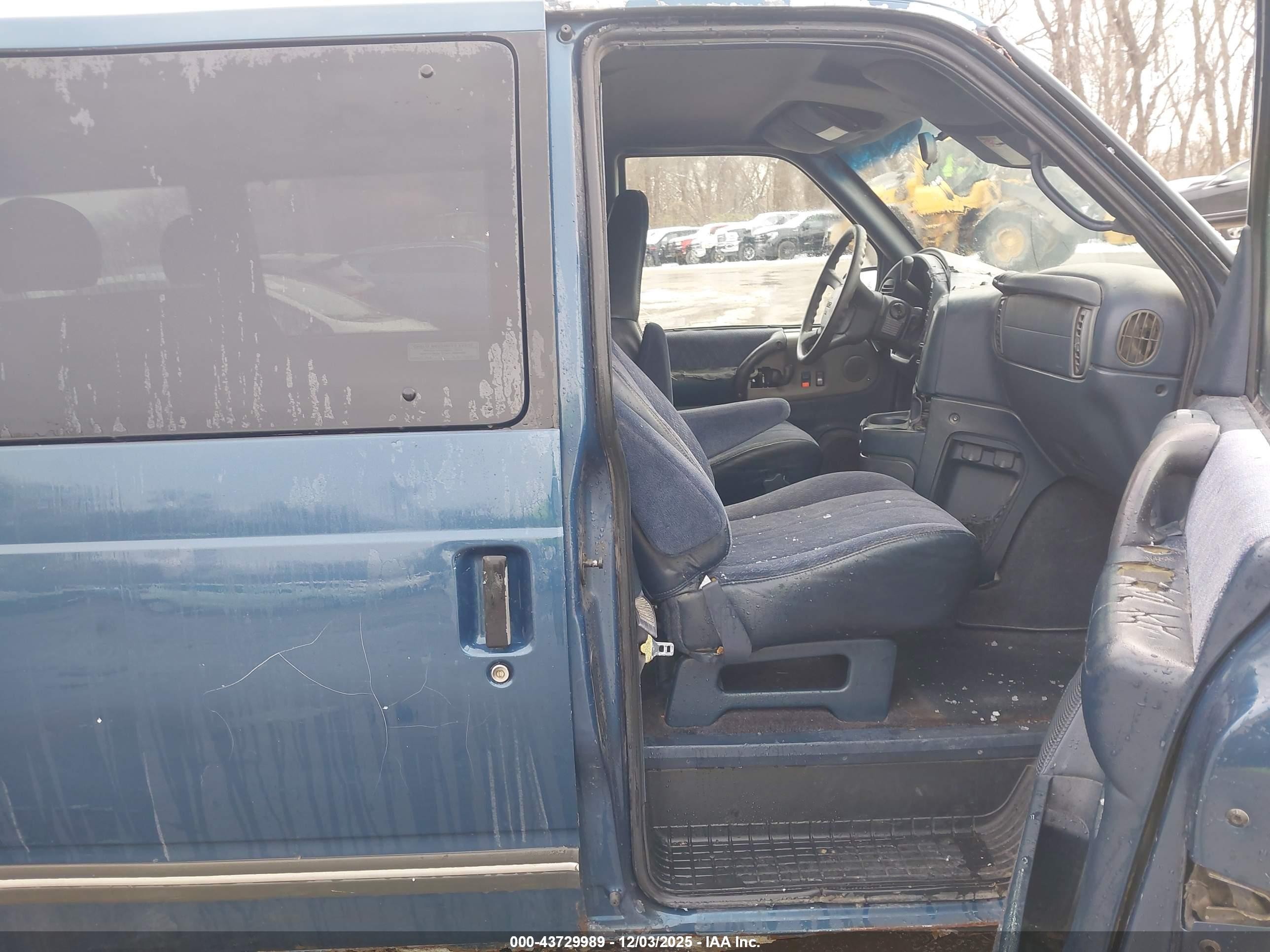 1998 Gmc Safari Sle Blue vin: 1GKDM19W9WB537468