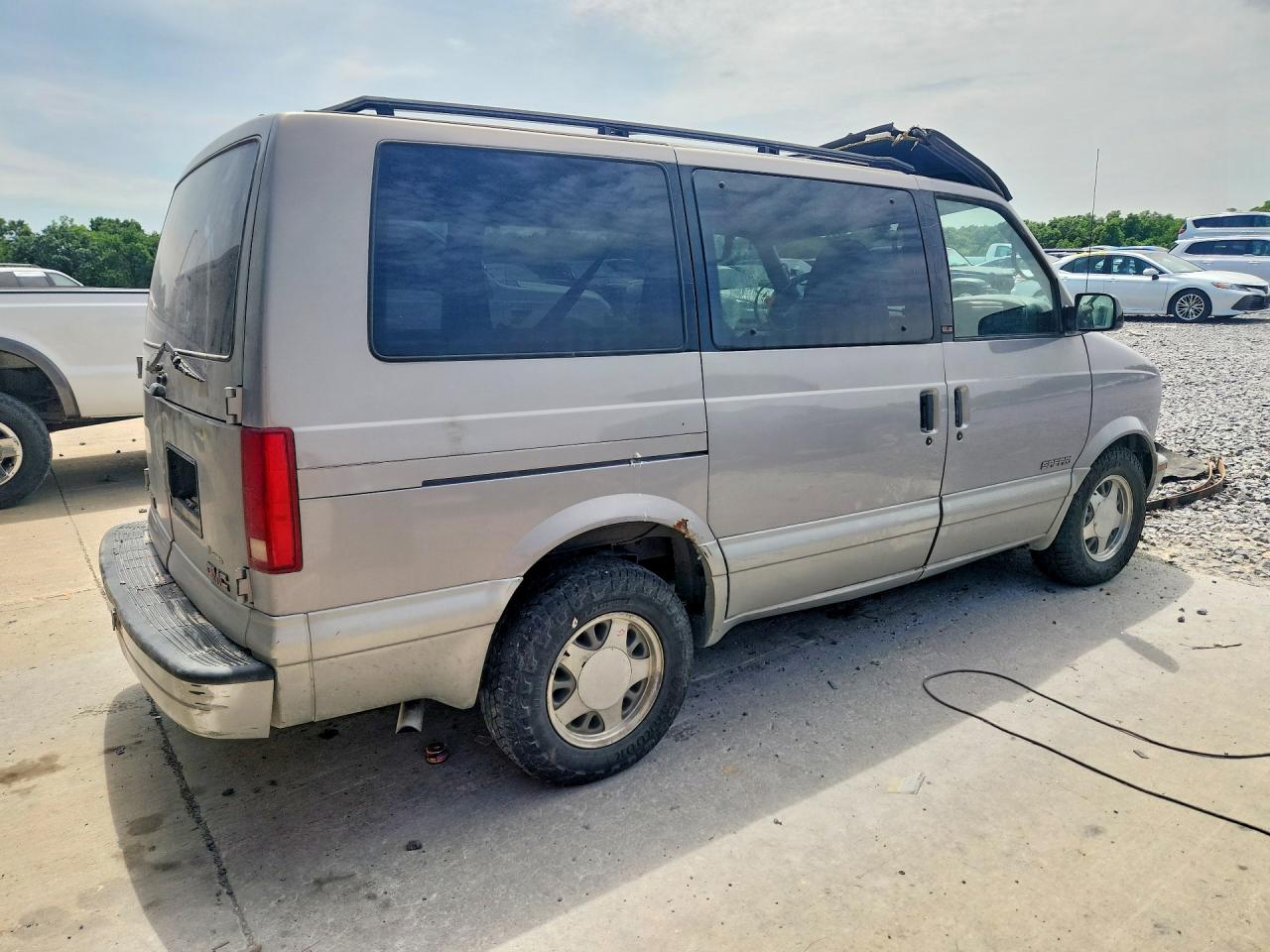 2000 Gmc Safari Xt Silver vin: 1GKDM19W9YB514680