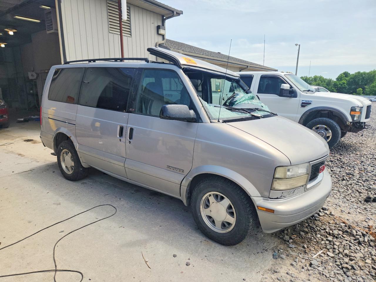 2000 Gmc Safari Xt Silver vin: 1GKDM19W9YB514680